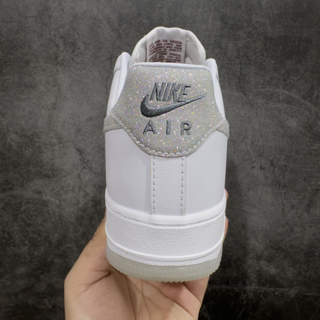 NikeAirForce1Low07白银闪钩原楦头原纸板打造纯正低帮空军版型专注外贸渠道全掌内置蜂窝气垫