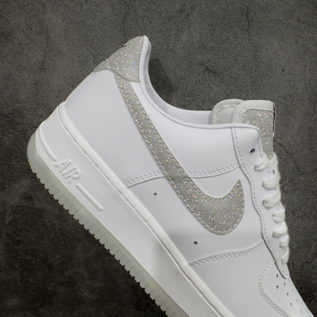 NikeAirForce1Low07白银闪钩原楦头原纸板打造纯正低帮空军版型专注外贸渠道全掌内置蜂窝气垫