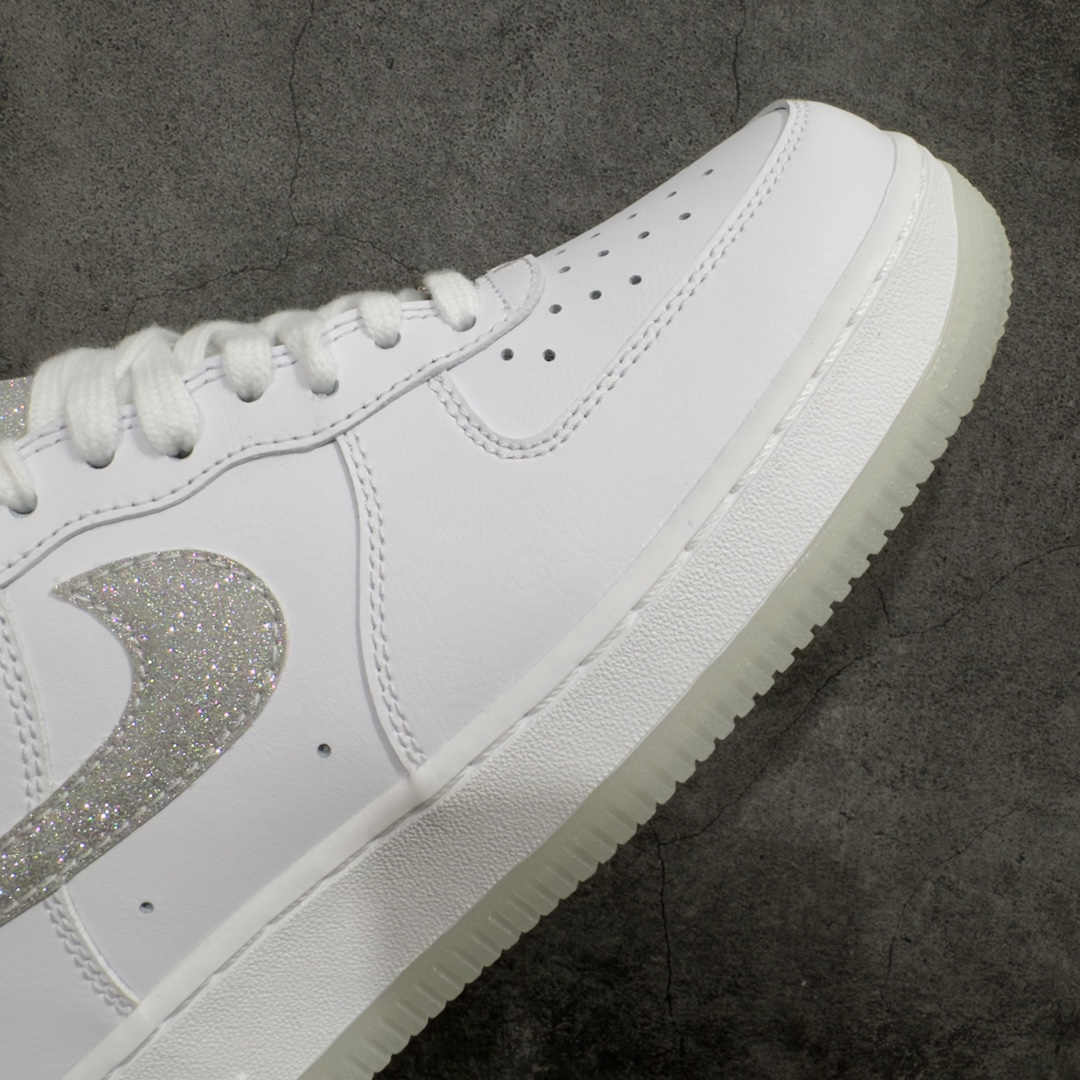 NikeAirForce1Low07白银闪钩原楦头原纸板打造纯正低帮空军版型专注外贸渠道全掌内置蜂窝气垫