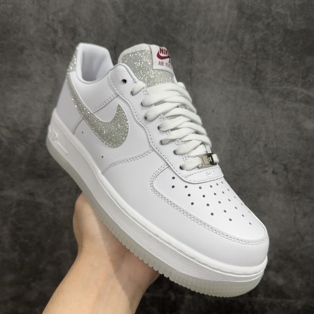 NikeAirForce1Low07白银闪钩原楦头原纸板打造纯正低帮空军版型专注外贸渠道全掌内置蜂窝气垫