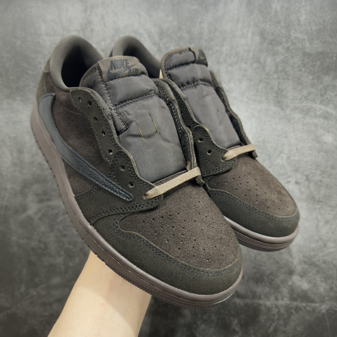 【全新GX版本】Travis Scott x Air Jordan AJ1 Low OG SP TS联名 黑棕倒钩低帮 DM7866-202n知名大厂出品 纯原第一梯队版本产品品控稳定性领先行业 各方面均可对飙市面通货版nSZ原厂全套原楦原纸板冲刀磨具开发 原厂皮料加持原厂港宝加持定型后跟R度完美 同源原厂电绣 鬼脸飞翼针数密度立体效果一致 百分百一致原鞋 原厂拉帮工艺 针距密度一致 后跟弧度收口自然不对折 极致一眼正品既视感 进口玻璃冲刀皮料裁剪零毛边 全鞋电脑针车工艺 品控清洁度最高QC检验标准 免检产品 原厂订购鞋盒、鞋标、防尘纸、鞋撑、鞋带 追求极致的原厂味道SIZE：36-48.5 编码：X10400420-鞋库