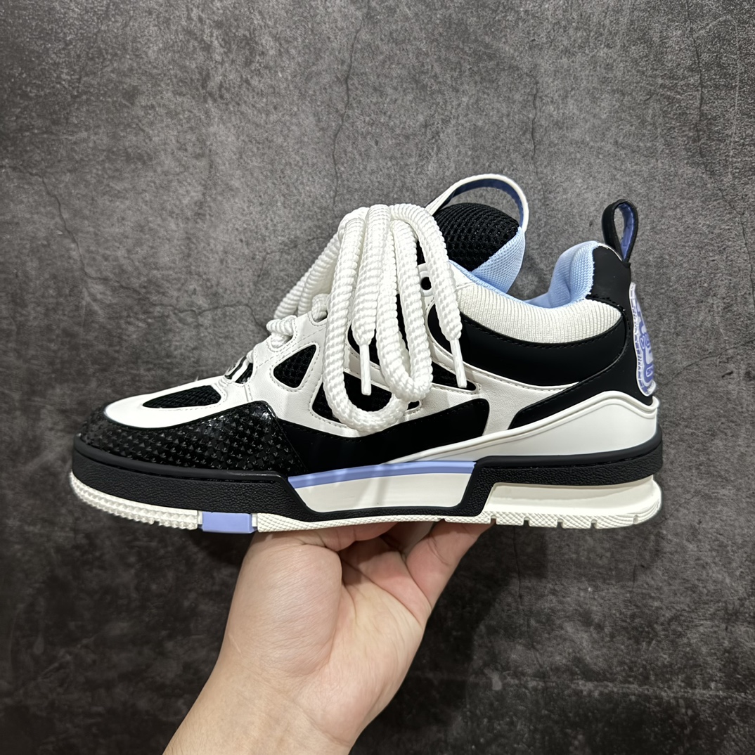 图片[2]-【广东纯原版本】Louis Vuitton Skate 1854 Sneaker Low LV 54面包鞋n佛山LV大厂出品 涂鸦花盒版本n广东原产 厚实抽屉礼品鞋盒及包装n说明书防尘布袋物件配件齐全n采用环保粒面牛剖革组合科技网格面料鞋面材质n鞋垫嵌入超软脚感PU乳胶物料n后跟耐弯折滴塑支撑片 全新开发TPU光泽组合隔色鞋底n本款 LV Skate 运动鞋以正绒面牛皮革和科技网格面料演绎色块艺术，展现 1990 年代滑板鞋的灵感启发。宽幅双鞋带、加衬鞋口和鞋舌树立辨识度，大号 Monogram 花卉和路易威登标识分饰侧面和鞋舌。n混合材质 双鞋带 橡胶外底 柔软科技内衬 舒适加衬鞋领 鞋舌饰有 LV Vuitton 标识 侧面和外底饰有 Monogram 花卉 后部饰有 Vuitton Since 1854 标识 LV 字母后袢带n 尺码：35 36 37 38 39 40 41 42 43 44 45 46 编码：KH500520-鞋库