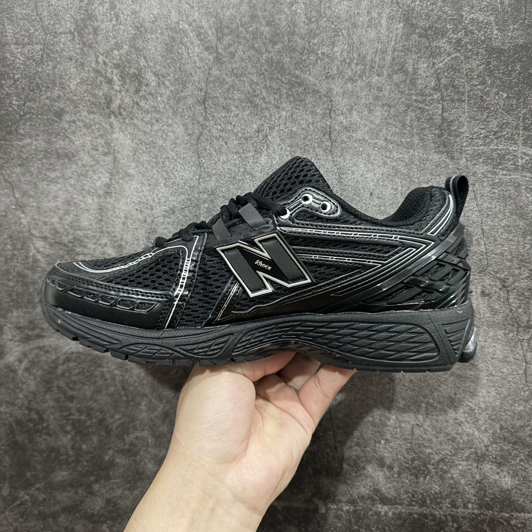 图片[2]-【小PF纯原】New Balance1906R 复古休闲跑步鞋老爹鞋 黑色 货号：M1906RCHn原pf工厂出品 大厂品质n鞋型没得挑 做的很好 细节各方面处理也挺到位n这是个好版本 价格良心不杀猪‼️n采用轻质牛剖革拼接透气网眼衬垫织物鞋面材质nT-Beam大底提供足步弓支撑，保持步态稳定n后跟搭载外露缓震胶 鞋身整体以各种深浅不一的灰色覆盖，鞋头以淡蓝色调装饰，网眼衬垫通过不规律的色块实现做旧的美感，泛黄的鞋底更是进一步增添了复古气息。 尺码：36 37 37.5 38 38.5 39.5 40 40.5 41.5 42 42.5 43 44 45 编码：NMXF240260-鞋库