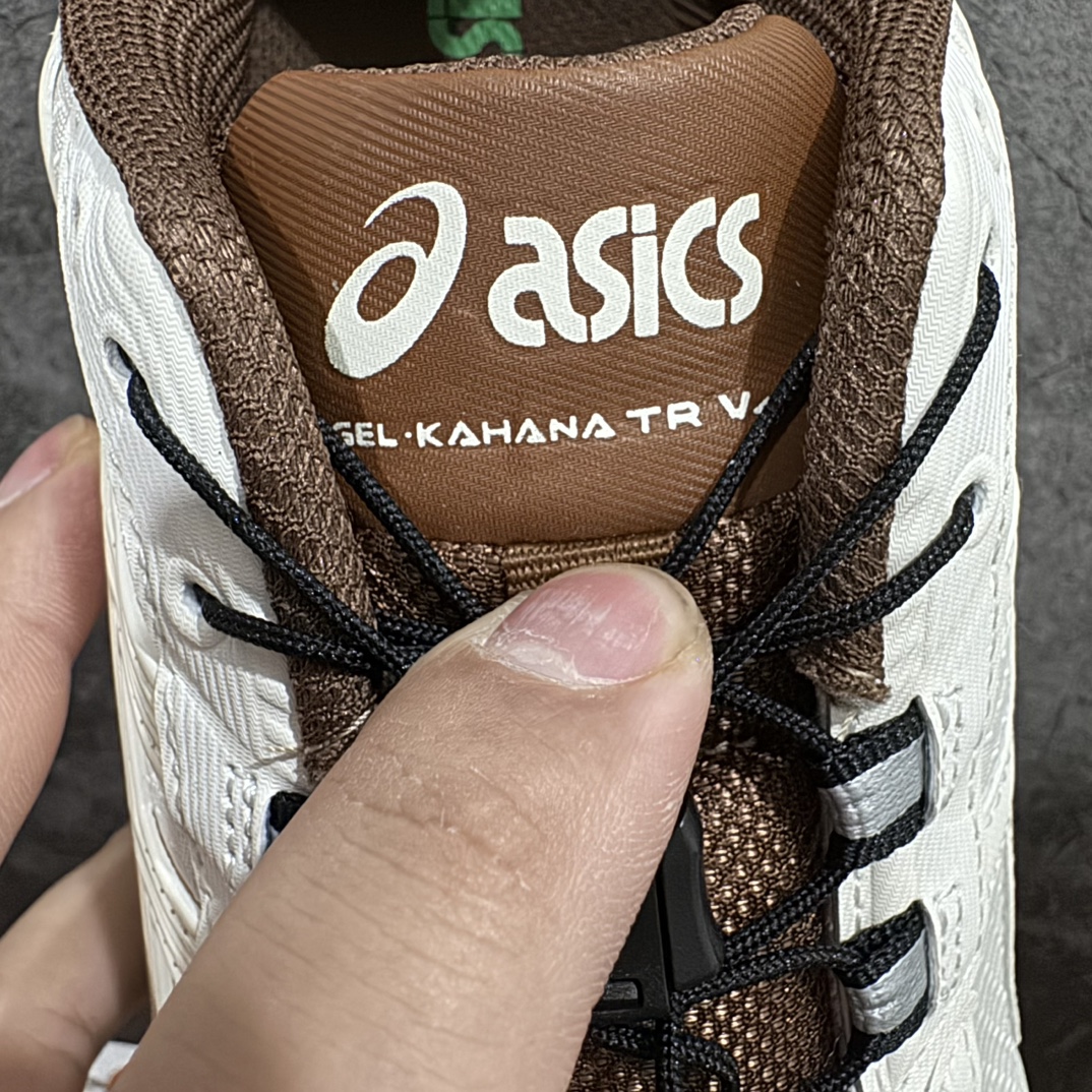 图片[5]-【lw纯原版】ASICS Gel-Kahana TR V4 亚瑟士机能户外风系列低帮轻量缓震休闲运动跑步鞋n身处城市的喧嚣，内心想象却永不停歇，Z世代处于现实的繁忙中始终想象着生活的另一种可能和对未知的展望。想象并非背离现实，而是对自我最真实的期待。为鼓励新世代青年唤起对自我的正向的想象，并展开积极的行动，ASICS亚瑟士于2024释出全新主题——唤想自定义。率先推出鞋款GEL-KAHANA TR V4，将出色的城市潮流与户外机能融为一体，实现无界想象与唤回真实自我的完美连结。于城市绽放姿态，唤想自定义。GEL-KAHANA TR V4融合了极具户外型格的设计细节。鞋款大底与中底采用了AHAR耐磨橡胶与GEL缓震胶技术，拥有良好的抓地力与舒适的穿着体验。鞋底所使用的一体化TPU稳定片，为更好地贴合GEL-KAHANA TR V4而全新开模再造，能有效防止脚部过度扭转与侧翻，在提供优秀稳定性的同时，进一步增强了鞋款的机能设计美学。快速系带系统在方便穿戴的同时，为户外运动提供了更优的防护。 GEL-KAHANA TR V4为日常穿着提供稳定、舒适的支撑，鼓励每个人在城市空间中的大胆探索，追寻无拘束的旷野之梦。 尺码：36 37 37.5 38 39 39.5 40.5 41.5 42 42.5 43.5 44 44.5 45 46 编码：NM260280-鞋库