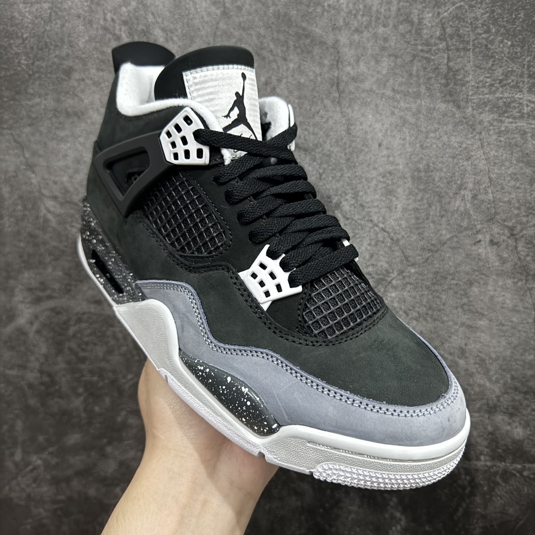 图片[3]-【原厂版】Air Jordan AJ4 Retro \” Fear \” 黑白恐惧 复刻2024版 FQ8138-002n市售天花板产物 耗时半年巨作 全套原纸板楦头开发 原厂特供皮料加持 确保原汁原味 完美呈现四代版型 一比一鞋头弧度高度鞋身弧度 数据细节工艺流程均保持原鞋一致 原厂TPU网格鞋带扣 正确内里网布 菱角分明不变形无多余毛边 柔软性质感一致于原鞋 市场唯一原厂鞋扣模具 背面可见隐藏注塑口 原厂织唛标 原厂飞人电绣工艺 尾指中部跳三针 独家绑鞋带手法 印刷中底布 四线拉帮 米色美纹纸贴合固定 进口港宝加持 后跟自然饱满 全鞋荧光划线卡点 追求极致完美 每一双都是工艺品 多重QC质检 超越公司货的品控标准 实实在在的免检产品 尺码：40 40.5 41 42 42.5 43 44 44.5 45 46 47.5  编码：X10420450-鞋库