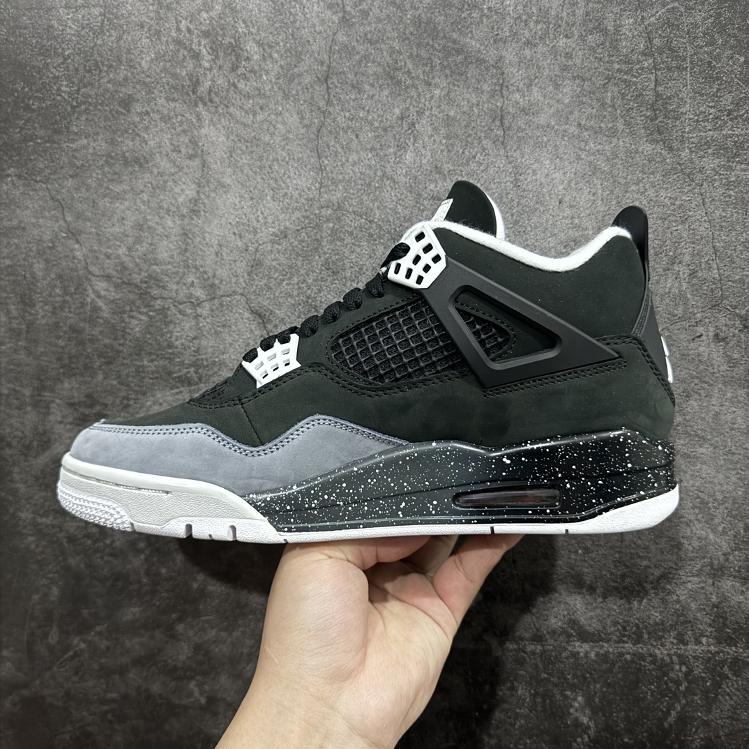 图片[2]-【原厂版】Air Jordan AJ4 Retro \” Fear \” 黑白恐惧 复刻2024版 FQ8138-002n市售天花板产物 耗时半年巨作 全套原纸板楦头开发 原厂特供皮料加持 确保原汁原味 完美呈现四代版型 一比一鞋头弧度高度鞋身弧度 数据细节工艺流程均保持原鞋一致 原厂TPU网格鞋带扣 正确内里网布 菱角分明不变形无多余毛边 柔软性质感一致于原鞋 市场唯一原厂鞋扣模具 背面可见隐藏注塑口 原厂织唛标 原厂飞人电绣工艺 尾指中部跳三针 独家绑鞋带手法 印刷中底布 四线拉帮 米色美纹纸贴合固定 进口港宝加持 后跟自然饱满 全鞋荧光划线卡点 追求极致完美 每一双都是工艺品 多重QC质检 超越公司货的品控标准 实实在在的免检产品 尺码：40 40.5 41 42 42.5 43 44 44.5 45 46 47.5  编码：X10420450-鞋库