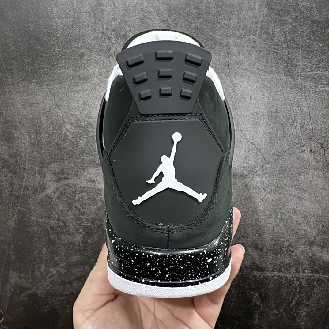 图片[4]-【原厂版】Air Jordan AJ4 Retro \” Fear \” 黑白恐惧 复刻2024版 FQ8138-002n市售天花板产物 耗时半年巨作 全套原纸板楦头开发 原厂特供皮料加持 确保原汁原味 完美呈现四代版型 一比一鞋头弧度高度鞋身弧度 数据细节工艺流程均保持原鞋一致 原厂TPU网格鞋带扣 正确内里网布 菱角分明不变形无多余毛边 柔软性质感一致于原鞋 市场唯一原厂鞋扣模具 背面可见隐藏注塑口 原厂织唛标 原厂飞人电绣工艺 尾指中部跳三针 独家绑鞋带手法 印刷中底布 四线拉帮 米色美纹纸贴合固定 进口港宝加持 后跟自然饱满 全鞋荧光划线卡点 追求极致完美 每一双都是工艺品 多重QC质检 超越公司货的品控标准 实实在在的免检产品 尺码：40 40.5 41 42 42.5 43 44 44.5 45 46 47.5  编码：X10420450-鞋库