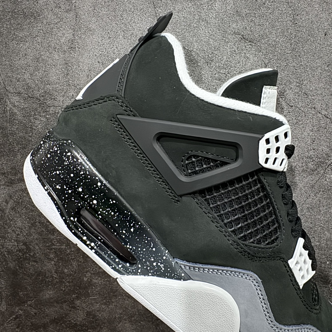 图片[7]-【原厂版】Air Jordan AJ4 Retro \” Fear \” 黑白恐惧 复刻2024版 FQ8138-002n市售天花板产物 耗时半年巨作 全套原纸板楦头开发 原厂特供皮料加持 确保原汁原味 完美呈现四代版型 一比一鞋头弧度高度鞋身弧度 数据细节工艺流程均保持原鞋一致 原厂TPU网格鞋带扣 正确内里网布 菱角分明不变形无多余毛边 柔软性质感一致于原鞋 市场唯一原厂鞋扣模具 背面可见隐藏注塑口 原厂织唛标 原厂飞人电绣工艺 尾指中部跳三针 独家绑鞋带手法 印刷中底布 四线拉帮 米色美纹纸贴合固定 进口港宝加持 后跟自然饱满 全鞋荧光划线卡点 追求极致完美 每一双都是工艺品 多重QC质检 超越公司货的品控标准 实实在在的免检产品 尺码：40 40.5 41 42 42.5 43 44 44.5 45 46 47.5  编码：X10420450-鞋库