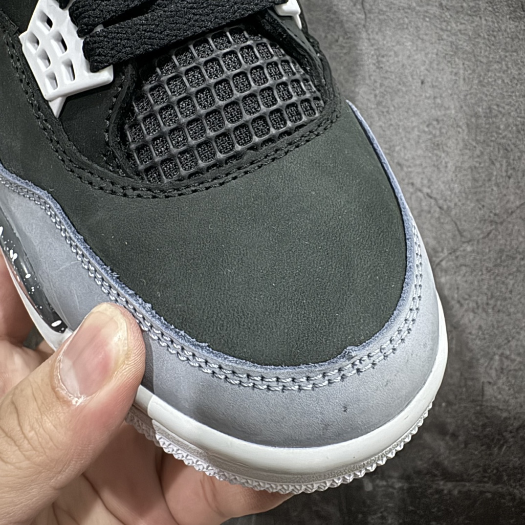 图片[5]-【原厂版】Air Jordan AJ4 Retro \” Fear \” 黑白恐惧 复刻2024版 FQ8138-002n市售天花板产物 耗时半年巨作 全套原纸板楦头开发 原厂特供皮料加持 确保原汁原味 完美呈现四代版型 一比一鞋头弧度高度鞋身弧度 数据细节工艺流程均保持原鞋一致 原厂TPU网格鞋带扣 正确内里网布 菱角分明不变形无多余毛边 柔软性质感一致于原鞋 市场唯一原厂鞋扣模具 背面可见隐藏注塑口 原厂织唛标 原厂飞人电绣工艺 尾指中部跳三针 独家绑鞋带手法 印刷中底布 四线拉帮 米色美纹纸贴合固定 进口港宝加持 后跟自然饱满 全鞋荧光划线卡点 追求极致完美 每一双都是工艺品 多重QC质检 超越公司货的品控标准 实实在在的免检产品 尺码：40 40.5 41 42 42.5 43 44 44.5 45 46 47.5  编码：X10420450-鞋库