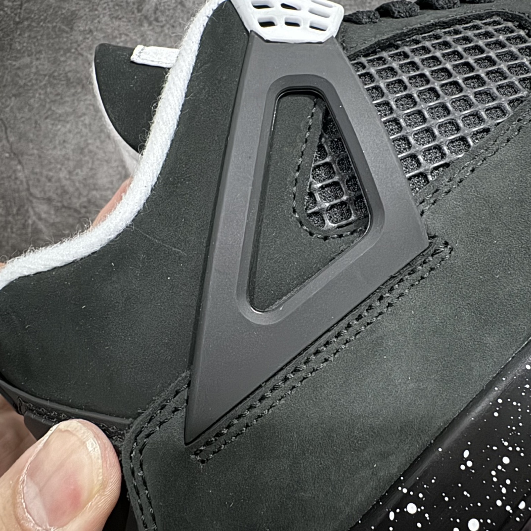 图片[3]-【原厂版】Air Jordan AJ4 Retro \” Fear \” 黑白恐惧 复刻2024版 FQ8138-002n市售天花板产物 耗时半年巨作 全套原纸板楦头开发 原厂特供皮料加持 确保原汁原味 完美呈现四代版型 一比一鞋头弧度高度鞋身弧度 数据细节工艺流程均保持原鞋一致 原厂TPU网格鞋带扣 正确内里网布 菱角分明不变形无多余毛边 柔软性质感一致于原鞋 市场唯一原厂鞋扣模具 背面可见隐藏注塑口 原厂织唛标 原厂飞人电绣工艺 尾指中部跳三针 独家绑鞋带手法 印刷中底布 四线拉帮 米色美纹纸贴合固定 进口港宝加持 后跟自然饱满 全鞋荧光划线卡点 追求极致完美 每一双都是工艺品 多重QC质检 超越公司货的品控标准 实实在在的免检产品 尺码：40 40.5 41 42 42.5 43 44 44.5 45 46 47.5  编码：X10420450-鞋库