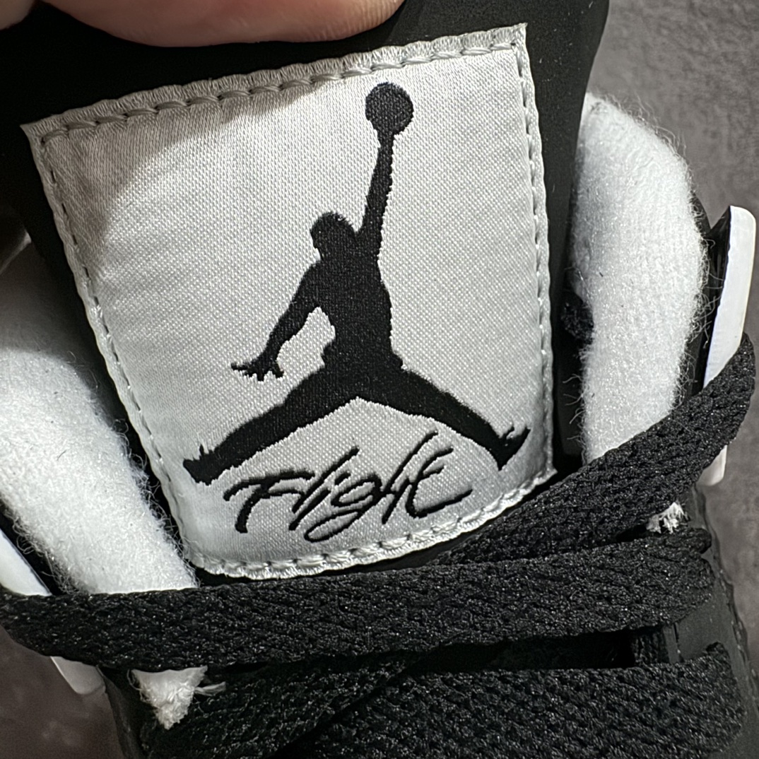 图片[6]-【原厂版】Air Jordan AJ4 Retro \” Fear \” 黑白恐惧 复刻2024版 FQ8138-002n市售天花板产物 耗时半年巨作 全套原纸板楦头开发 原厂特供皮料加持 确保原汁原味 完美呈现四代版型 一比一鞋头弧度高度鞋身弧度 数据细节工艺流程均保持原鞋一致 原厂TPU网格鞋带扣 正确内里网布 菱角分明不变形无多余毛边 柔软性质感一致于原鞋 市场唯一原厂鞋扣模具 背面可见隐藏注塑口 原厂织唛标 原厂飞人电绣工艺 尾指中部跳三针 独家绑鞋带手法 印刷中底布 四线拉帮 米色美纹纸贴合固定 进口港宝加持 后跟自然饱满 全鞋荧光划线卡点 追求极致完美 每一双都是工艺品 多重QC质检 超越公司货的品控标准 实实在在的免检产品 尺码：40 40.5 41 42 42.5 43 44 44.5 45 46 47.5  编码：X10420450-鞋库