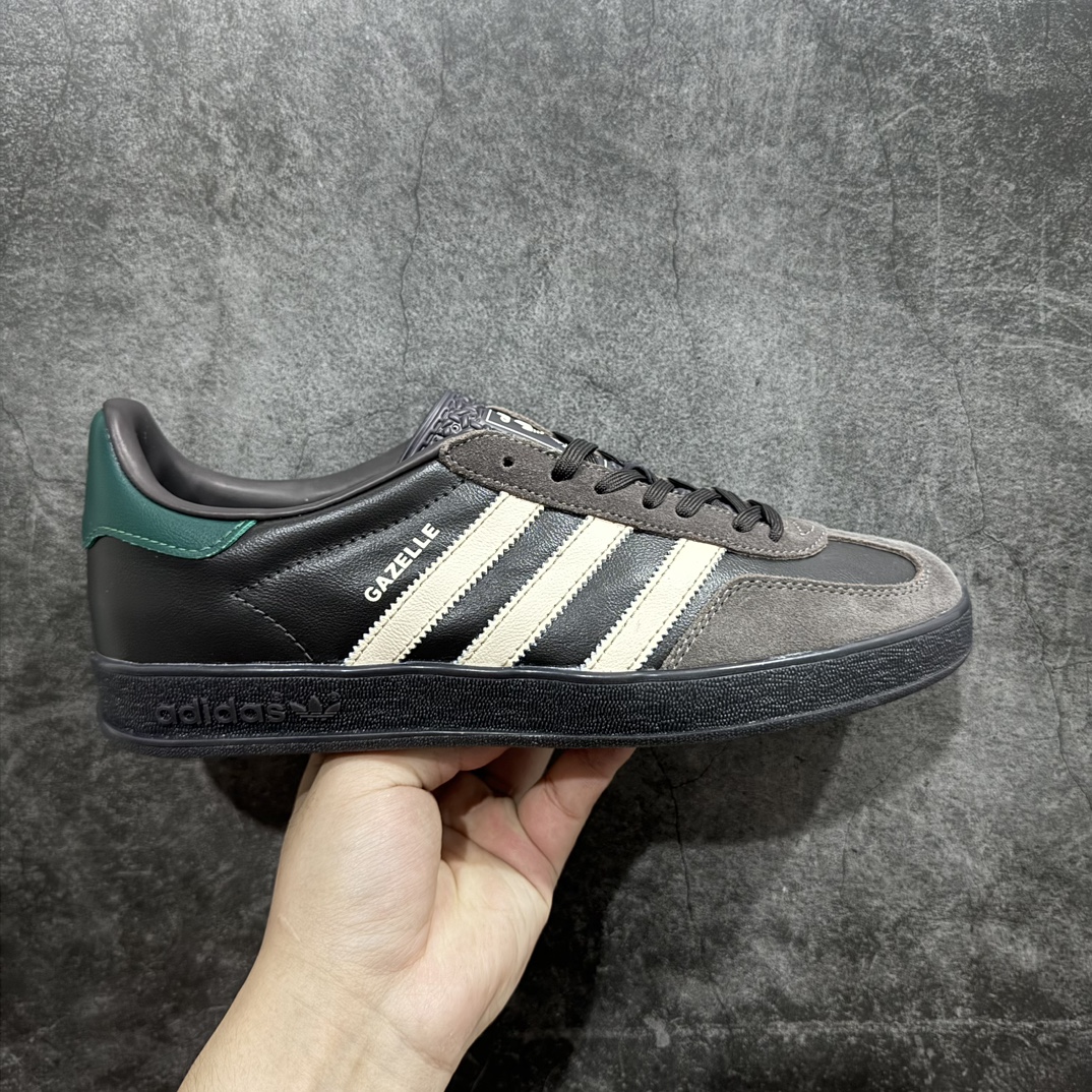 【T版纯原跑量】AD Original Gazelle Indoor Trainers 瞪羚室内鞋系列低帮复古百搭休闲运动德训风板鞋 IH0374nn同价位中品质最佳 最优选择版本n原厂翻毛皮料 翻毛效果 卡色与原版无差别n正确半透大底  大底厚度质感比市面好很多n完美版型 实拍可感受 随意对比可匹敌任何价位品质 全套原纸板楦头开发 每道工序同步公司流程 确保原汁原味n中底原厂特供纳米纤维板 区别市面劣质纸板中底原厂海玻璃鞋垫 中置乳胶足弓支撑垫 正确3/2横条宽版背胶一比一鞋头弧度高度鞋身弧度 烫金亮度高频深浅同步原鞋n 原厂港宝加持定型后跟R度完美 原厂高频磨具加持 Logo字体 凹凸明显 轮廓分明 描漆定位精准 三道杠为尖角45°锯齿状 高频立体感很强 区别圆形锯齿 已最大程度还原公司 欢迎对比SIZE：35.5 36 36.5 37 38 38.5 39 40 40.5 41 42 42.5 43 44 44.5 45 编码：HJ200220-鞋库