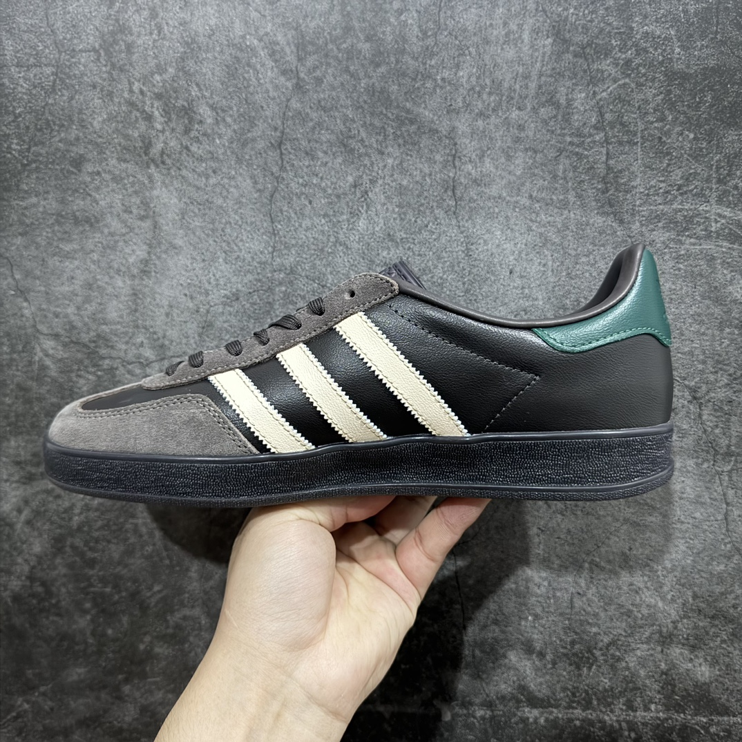 图片[2]-【T版纯原跑量】AD Original Gazelle Indoor Trainers 瞪羚室内鞋系列低帮复古百搭休闲运动德训风板鞋 IH0374nn同价位中品质最佳 最优选择版本n原厂翻毛皮料 翻毛效果 卡色与原版无差别n正确半透大底  大底厚度质感比市面好很多n完美版型 实拍可感受 随意对比可匹敌任何价位品质 全套原纸板楦头开发 每道工序同步公司流程 确保原汁原味n中底原厂特供纳米纤维板 区别市面劣质纸板中底原厂海玻璃鞋垫 中置乳胶足弓支撑垫 正确3/2横条宽版背胶一比一鞋头弧度高度鞋身弧度 烫金亮度高频深浅同步原鞋n 原厂港宝加持定型后跟R度完美 原厂高频磨具加持 Logo字体 凹凸明显 轮廓分明 描漆定位精准 三道杠为尖角45°锯齿状 高频立体感很强 区别圆形锯齿 已最大程度还原公司 欢迎对比SIZE：35.5 36 36.5 37 38 38.5 39 40 40.5 41 42 42.5 43 44 44.5 45 编码：HJ200220-鞋库