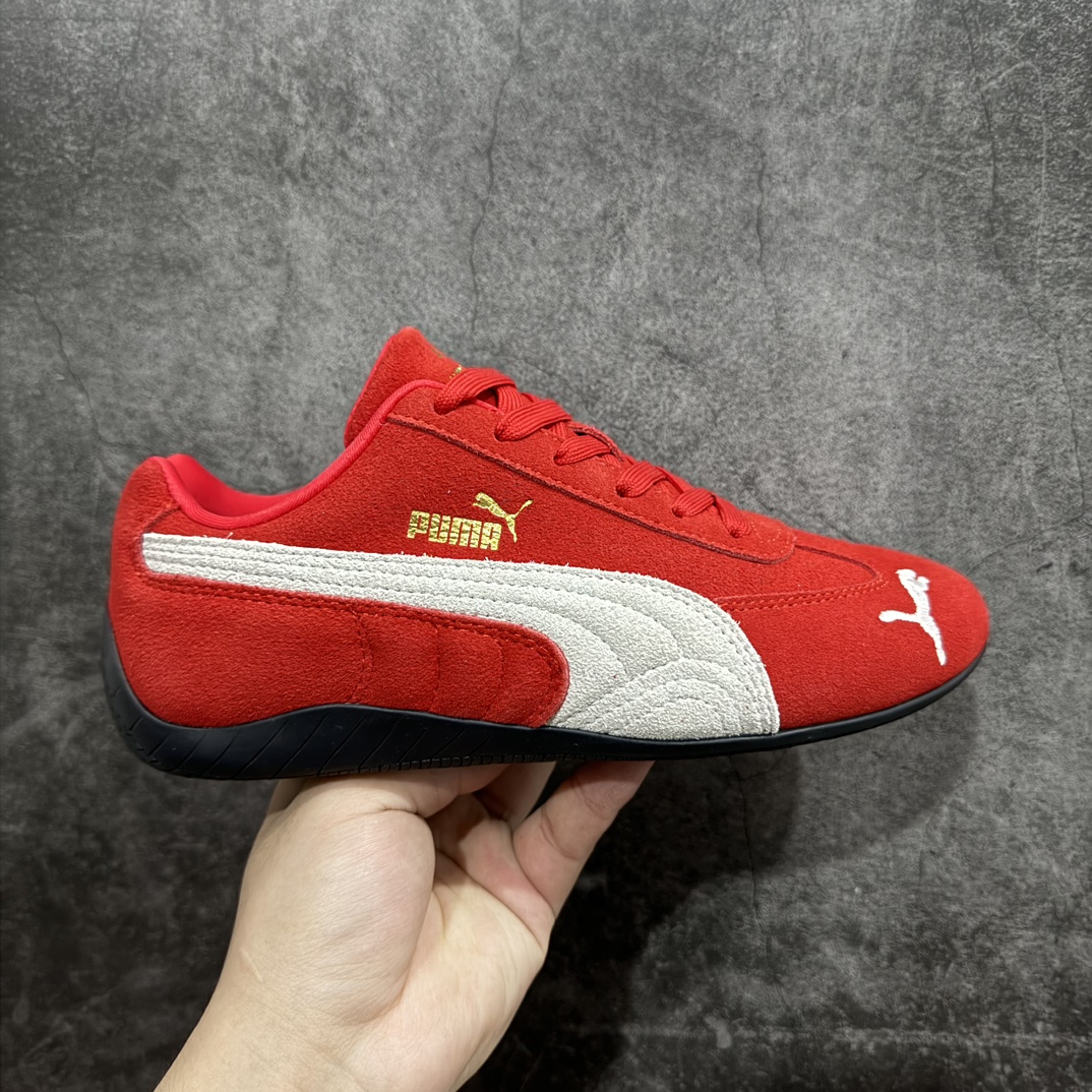 【纯原神版】Puma Speedcat OG Sparcon彪马罗马阿莫尔系列 复古运动休闲赛车跑鞋n市场顶级正确版本n版型 细节 烫金走线区分市面通货 欢迎对比🆚n工厂耗时3个月开发n原装档案原数据纸版楦型n采用固色翻毛皮鞋面材质(正确二次成型\’猛帮\’成型工艺🆚区别市面版本!!)n外置原数据开发轻量耐磨橡胶大底💪🏻nn全球知名运动品牌PUMA宝马赛车系列n融合了宝马车队的标志性配色n以趣味十足又前卫复古的设计引领潮流n将赛道精神融入街头时尚 开启前卫竞速之旅n主打前卫复古风 Roma鞋款的鞋侧以复古的流线造型缀以宝马经典Logo 巧妙吸睛n而Speedcat鞋款以亮眼三色条纹元素缀以舒适鞋面n赋予了独特的个性美学 演绎赛车的无尽能量n 官方货号：398846 02 编码：DZ210240-鞋库