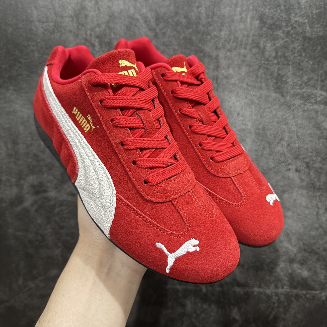 【纯原神版】Puma Speedcat OG Sparcon彪马罗马阿莫尔系列 复古运动休闲赛车跑鞋n市场顶级正确版本n版型 细节 烫金走线区分市面通货 欢迎对比🆚n工厂耗时3个月开发n原装档案原数据纸版楦型n采用固色翻毛皮鞋面材质(正确二次成型\’猛帮\’成型工艺🆚区别市面版本!!)n外置原数据开发轻量耐磨橡胶大底💪🏻nn全球知名运动品牌PUMA宝马赛车系列n融合了宝马车队的标志性配色n以趣味十足又前卫复古的设计引领潮流n将赛道精神融入街头时尚 开启前卫竞速之旅n主打前卫复古风 Roma鞋款的鞋侧以复古的流线造型缀以宝马经典Logo 巧妙吸睛n而Speedcat鞋款以亮眼三色条纹元素缀以舒适鞋面n赋予了独特的个性美学 演绎赛车的无尽能量n 官方货号：398846 02 编码：DZ210240-鞋库