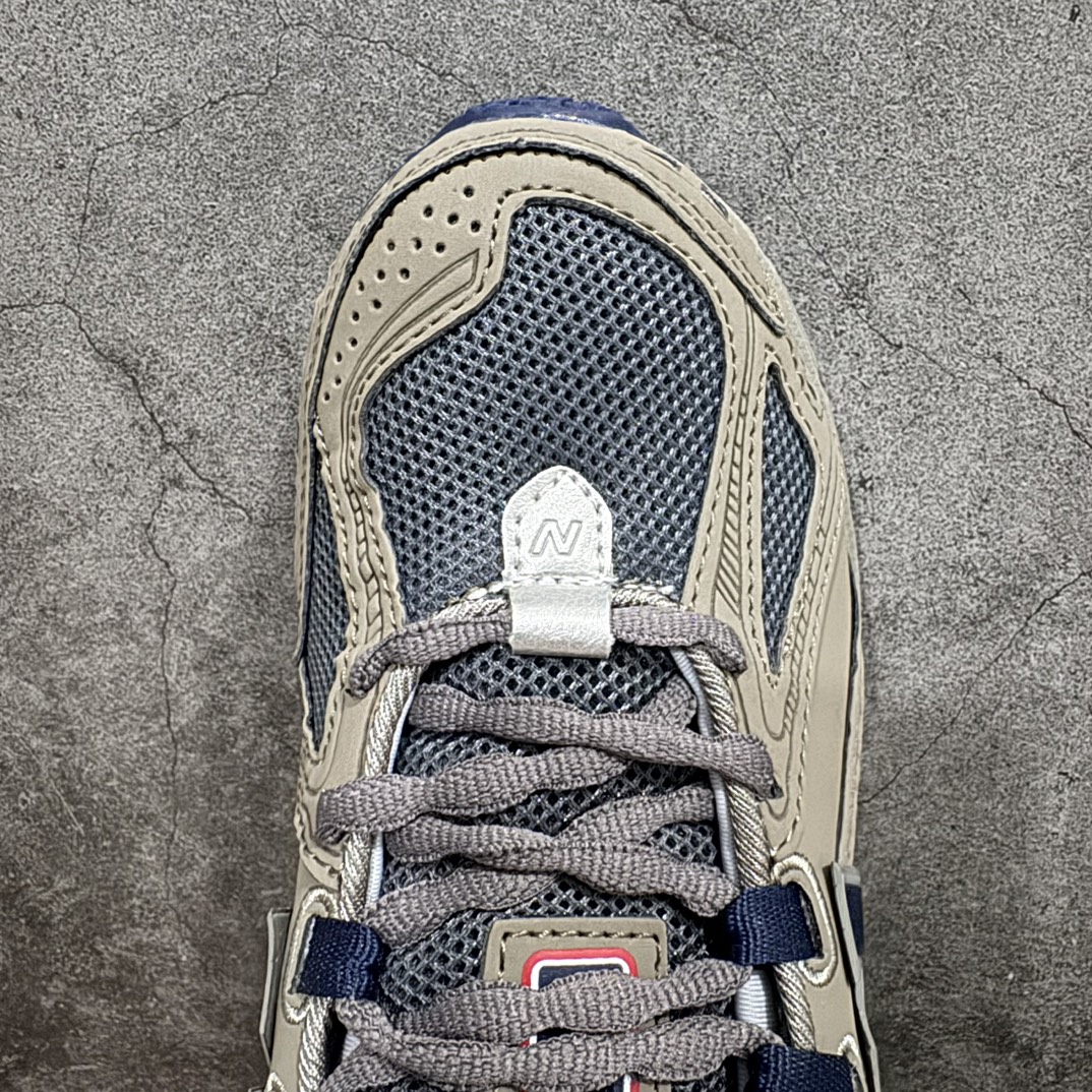 图片[5]-【小PF纯原】New Balance1906R 复古休闲跑步鞋老爹鞋 灰绿 货号：M1906RBn原pf工厂出品 大厂品质n鞋型没得挑 做的很好 细节各方面处理也挺到位n这是个好版本 价格良心不杀猪‼️n采用轻质牛剖革拼接透气网眼衬垫织物鞋面材质nT-Beam大底提供足步弓支撑，保持步态稳定n后跟搭载外露缓震胶 鞋身整体以各种深浅不一的灰色覆盖，鞋头以淡蓝色调装饰，网眼衬垫通过不规律的色块实现做旧的美感，泛黄的鞋底更是进一步增添了复古气息。 尺码：36 37 37.5 38 38.5 39.5 40 40.5 41.5 42 42.5 43 44 45 编码：NMXF240260-鞋库