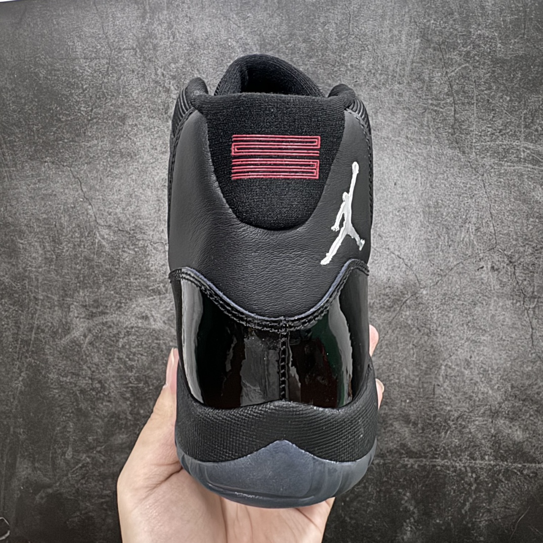 图片[4]-【外贸版本】Air Jordan 11 Retro \”Black Red Grey\” 高帮 黑红灰 AJ11 乔丹11代 aj11 乔11 高邦 黑蓝银 乔丹篮球鞋系列n鞋身采用黑色尼龙网眼鞋面，搭配黑色漆皮材质覆盖层，展现出不错的整体性设计；后跟依然使用经典的\”二三\”并且采用红色进行点缀，后跟侧身Jumpaman Logo则以金属银呈现，自带一种简约高贵的气质；鞋带孔辅以黑色绣标上点缀白色Jumpman Logo刺绣，营造出奢华的氛围，最后以黑色中底和透明水晶外底及黑色Jumpman Logo完善整体设计收尾。 货号：378037-006 尺码：40 40.5 41 42 42.5 43 44 44.5 45 46 47.5 48.5 编码：777420450-鞋库