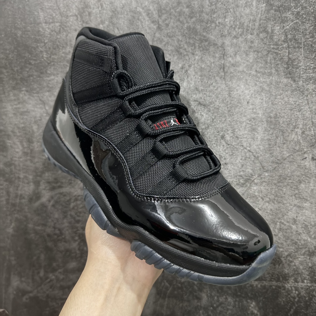 图片[3]-【外贸版本】Air Jordan 11 Retro \”Black Red Grey\” 高帮 黑红灰 AJ11 乔丹11代 aj11 乔11 高邦 黑蓝银 乔丹篮球鞋系列n鞋身采用黑色尼龙网眼鞋面，搭配黑色漆皮材质覆盖层，展现出不错的整体性设计；后跟依然使用经典的\”二三\”并且采用红色进行点缀，后跟侧身Jumpaman Logo则以金属银呈现，自带一种简约高贵的气质；鞋带孔辅以黑色绣标上点缀白色Jumpman Logo刺绣，营造出奢华的氛围，最后以黑色中底和透明水晶外底及黑色Jumpman Logo完善整体设计收尾。 货号：378037-006 尺码：40 40.5 41 42 42.5 43 44 44.5 45 46 47.5 48.5 编码：777420450-鞋库