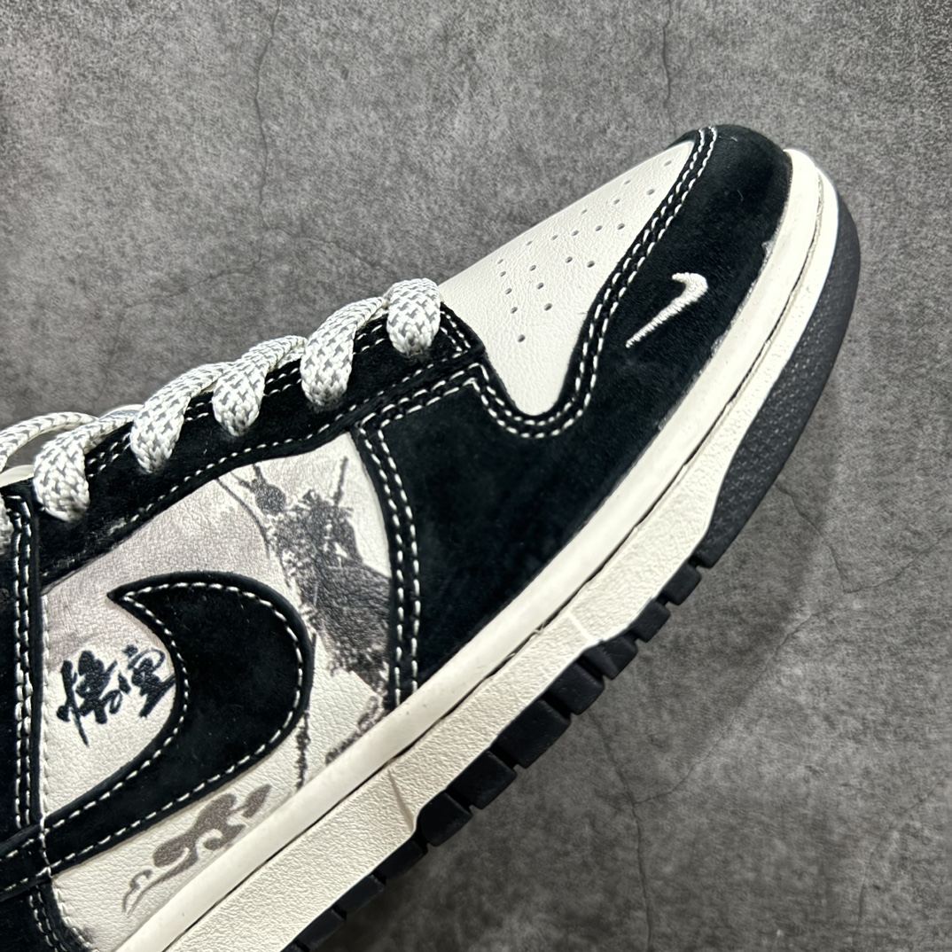 图片[6]-【定制版】Nike SB Dunk Low x Stussy 黑神话悟空 白黑小钩翻毛满天星n纯原大厂出品 极力推荐👏n原装头层材料 独家版型蒸餾加工n帶來的是更好的视觉和脚感体验n大厂纯原品质出货 清洁度 电绣工艺皮料切割干净无任何毛边 细节完美 官方货号：XX2025 555 尺码：36 36.5 37.5 38 38.5 39 40 40.5 41 42 42.5 43 44 44.5 45 编码：HXS320340-鞋库