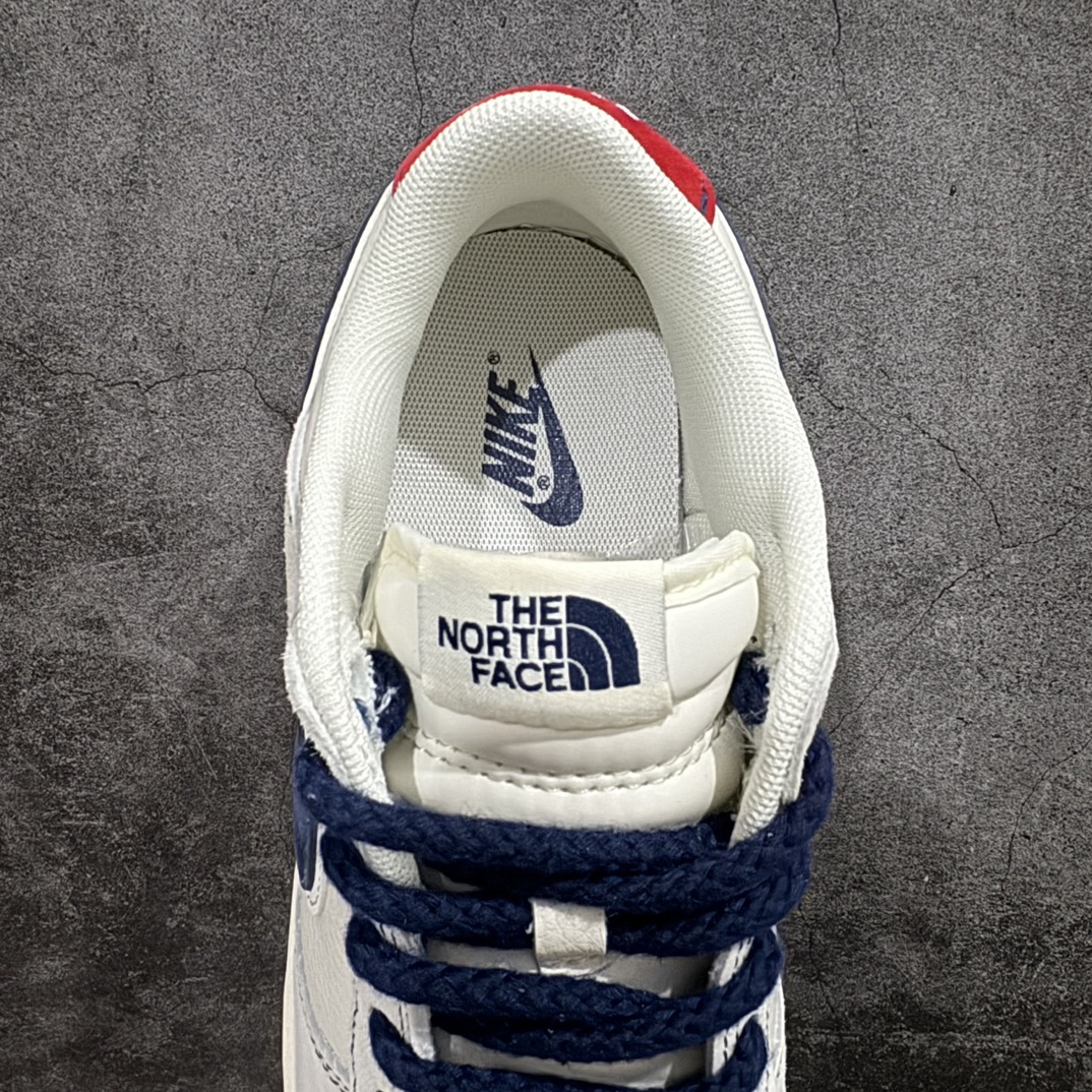 图片[8]-【定制版】Nike SB Dunk Low x The North Face 白蓝红小钩麻绳n纯原大厂出品 极力推荐👏n原装头层材料 独家版型蒸餾加工n帶來的是更好的视觉和脚感体验n大厂纯原品质出货 清洁度 电绣工艺皮料切割干净无任何毛边 细节完美 官方货号：SJ1089 012 尺码：36 36.5 37.5 38 38.5 39 40 40.5 41 42 42.5 43 44 44.5 45  编码：HXS320340-鞋库