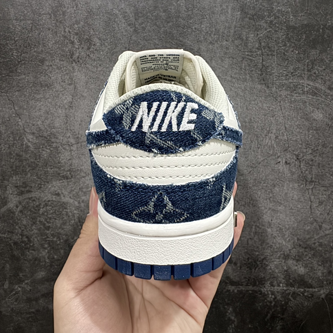 图片[4]-【定制版】Nike SB Dunk Low x Louis Vuitton 白蓝牛仔n纯原大厂出品 极力推荐👏n原装头层材料 独家版型蒸餾加工n帶來的是更好的视觉和脚感体验n大厂纯原品质出货 清洁度 电绣工艺皮料切割干净无任何毛边 细节完美 官方货号：DJ2024 008 尺码：36 36.5 37.5 38 38.5 39 40 40.5 41 42 42.5 43 44 44.5 45 编码：HXS320340-鞋库