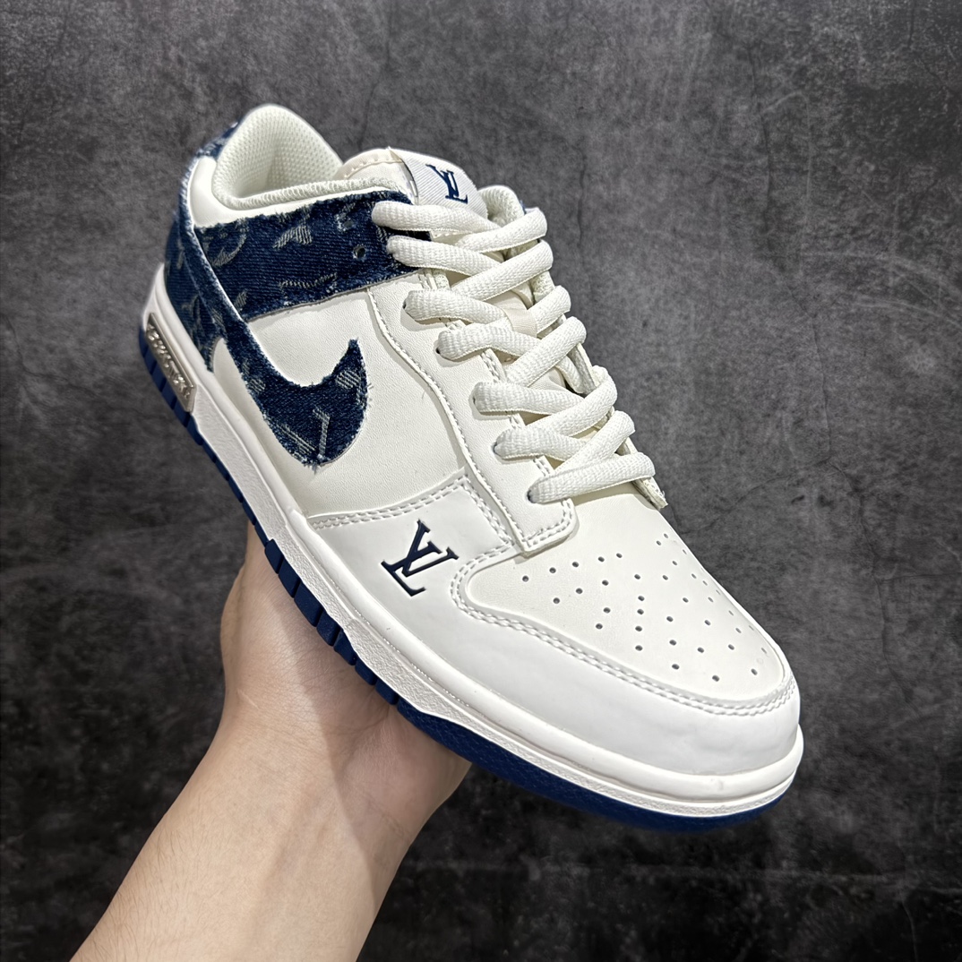 图片[3]-【定制版】Nike SB Dunk Low x Louis Vuitton 白蓝牛仔n纯原大厂出品 极力推荐👏n原装头层材料 独家版型蒸餾加工n帶來的是更好的视觉和脚感体验n大厂纯原品质出货 清洁度 电绣工艺皮料切割干净无任何毛边 细节完美 官方货号：DJ2024 008 尺码：36 36.5 37.5 38 38.5 39 40 40.5 41 42 42.5 43 44 44.5 45 编码：HXS320340-鞋库