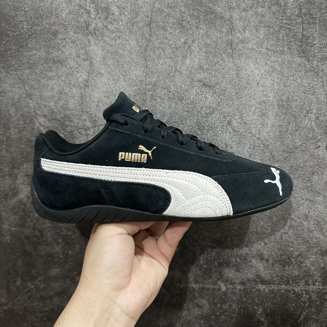 【Top纯原版】Puma Speedcat OG Sparcon彪马罗马阿莫尔系列 复古运动休闲赛车跑鞋n目前市场最优版本n无论是版型 细节 烫金走线n完全碾压市场任意版本 欢迎对比🆚n工厂耗时3个月开发n原装档案原数据纸版楦型n采用固色翻毛皮鞋面材质(正确二次成型\’猛帮\’成型工艺🆚区别市面版本!!)n外置原数据开发轻量耐磨橡胶大底💪🏻nn全球知名运动品牌PUMA宝马赛车系列n融合了宝马车队的标志性配色n以趣味十足又前卫复古的设计引领潮流n将赛道精神融入街头时尚 开启前卫竞速之旅n主打前卫复古风 Roma鞋款的鞋侧以复古的流线造型缀以宝马经典Logo 巧妙吸睛n而Speedcat鞋款以亮眼三色条纹元素缀以舒适鞋面n赋予了独特的个性美学 演绎赛车的无尽能量n 官方货号：398846 01 编码：TO250270-鞋库