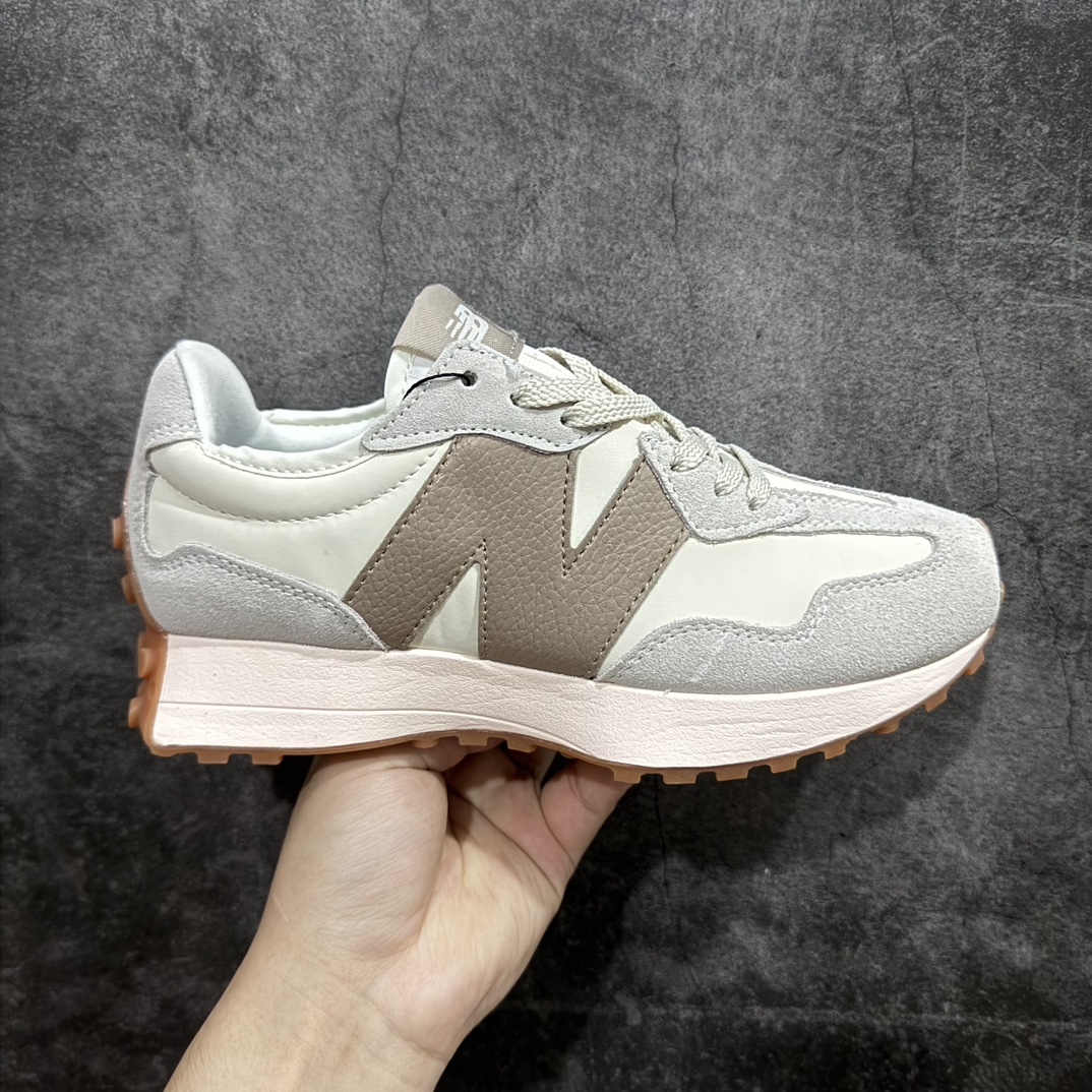 【GS版本】New Balance MS327 复古休闲运动慢跑鞋 完美细节n#全新 New Balance 327 系列 以更纯粹的复古风格设计打造的全新造型 侧身还以解构设计 将 N 字标志以做旧压花样式呈现 官方货号:U327LZ 尺码:36 37 37.5 38 38.5 39.5 40 40.5 41.5 42 42.5 43 44 45 编码：NMGS220240-鞋库