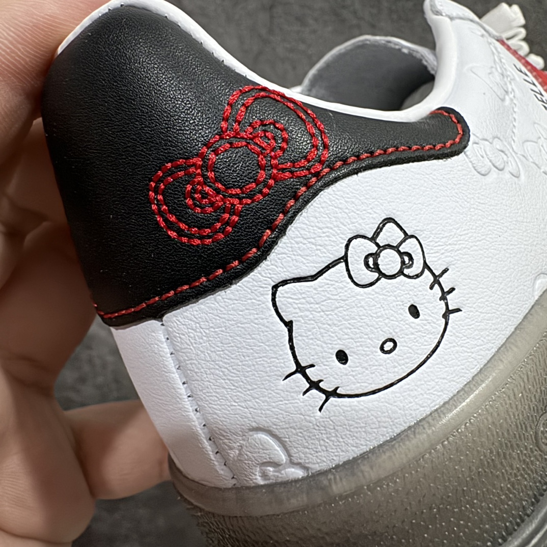 图片[2]-【正确版】凯蒂猫《Hello Kitty》x Adidas Gazelle Indoor Trainers\”Hello Kitty And Friends\”羚羊内训系列低帮复古百搭休闲运动德训风板鞋“联名白红黑凯蒂猫蝴蝶结印面”II0013nn男女鞋半码制n原楦开发版型采粒面移膜牛剖革组合用翻毛皮饰片鞋面材质n内环保海玻璃鞋垫 外置RB橡胶大底n 尺码：35 36 36⅔ 37⅓ 38 38⅔ 39⅓ 40 40⅔ 41⅓ 42 42⅔ 43⅓ 44 44⅔ 45 编码：DZ230250-鞋库