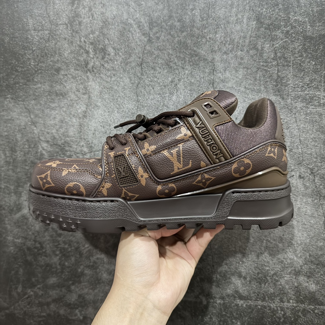 图片[2]-【佛山顶级超A版】Louis Vuitton LV Trainer系列 老花棕胖丁n本地仓库现货 当天可取n私人订单 专柜混卖零售专供n所有配色均为购买原版复刻n整体版型 皮料 市场独一无二后跟版型都可以自行对比[机智]吊打市场所有货n怒甩十条街，欢迎拿市场各大工厂的货来对比！n鞋舌烫金超正 压印程度秒杀市面90%以上的高端货n新配色陆续开发出货  尺码：35-45   编码：GQ530570-鞋库