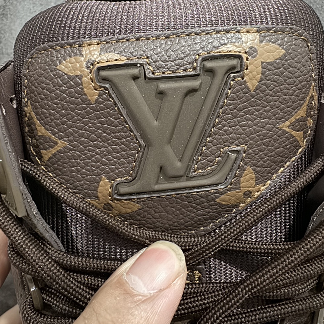 图片[9]-【佛山顶级超A版】Louis Vuitton LV Trainer系列 老花棕胖丁n本地仓库现货 当天可取n私人订单 专柜混卖零售专供n所有配色均为购买原版复刻n整体版型 皮料 市场独一无二后跟版型都可以自行对比[机智]吊打市场所有货n怒甩十条街，欢迎拿市场各大工厂的货来对比！n鞋舌烫金超正 压印程度秒杀市面90%以上的高端货n新配色陆续开发出货  尺码：35-45   编码：GQ530570-鞋库