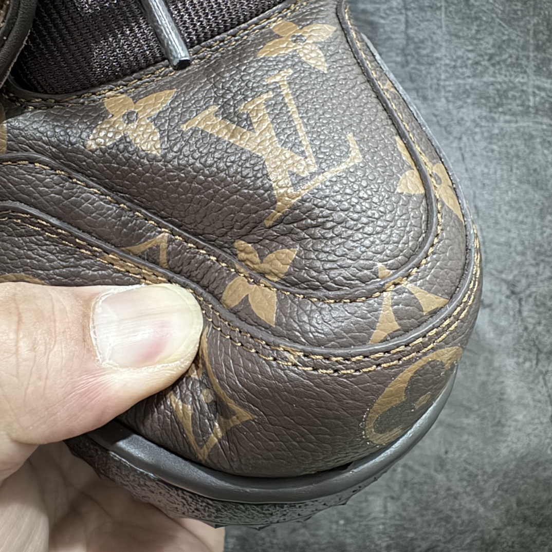 图片[6]-【佛山顶级超A版】Louis Vuitton LV Trainer系列 老花棕胖丁n本地仓库现货 当天可取n私人订单 专柜混卖零售专供n所有配色均为购买原版复刻n整体版型 皮料 市场独一无二后跟版型都可以自行对比[机智]吊打市场所有货n怒甩十条街，欢迎拿市场各大工厂的货来对比！n鞋舌烫金超正 压印程度秒杀市面90%以上的高端货n新配色陆续开发出货  尺码：35-45   编码：GQ530570-鞋库