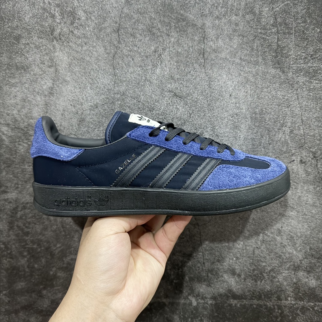 【R版】adidas Originals Gazelle INdoor x Hikari Shibata 海军蓝n三叶草休闲防滑耐磨低帮板鞋n鞋头出色设计 塑就出众贴合感n稳固的后跟贴合足部曲线设计n软弹舒适 不易磨脚n橡胶鞋底配合防滑纹路设计 平稳抓地 官方货号: IH9986 尺码: 35 36 36.5 37.5 38 38.5 39.5 40 40.5 41.5 42 42.5 43 44 45 编码：NMLZ210230-鞋库