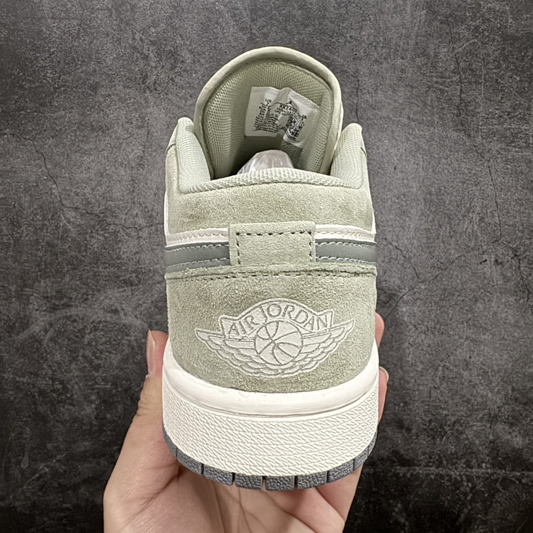 图片[4]-【定制版】Air Jordan 1 Retro Low x Louis Vuitton 白绿翻毛小钩n官方同步新色 原装级产物n拒绝公底 立体鞋型 细节完美 高清洁度购置公司同步原材料 原汁原味 忠于原版 货号：XX2403 003n码数：36 36.5 37.5 38 38.5 39 40 40.5 41 42 42.5 43 44 44.5 45 编码：CC280300-鞋库