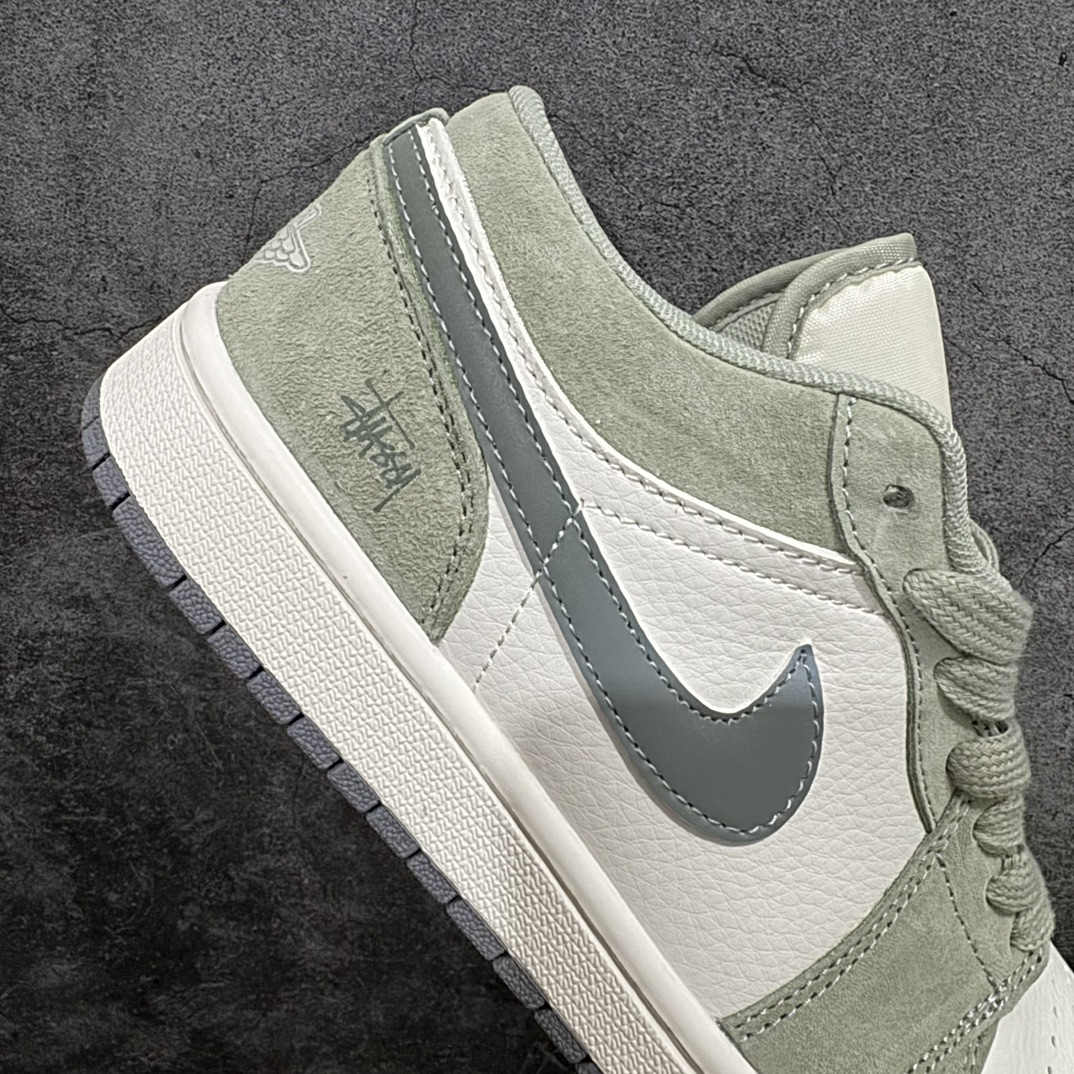 图片[7]-【定制版】Air Jordan 1 Retro Low x Louis Vuitton 白绿翻毛小钩n官方同步新色 原装级产物n拒绝公底 立体鞋型 细节完美 高清洁度购置公司同步原材料 原汁原味 忠于原版 货号：XX2403 003n码数：36 36.5 37.5 38 38.5 39 40 40.5 41 42 42.5 43 44 44.5 45 编码：CC280300-鞋库