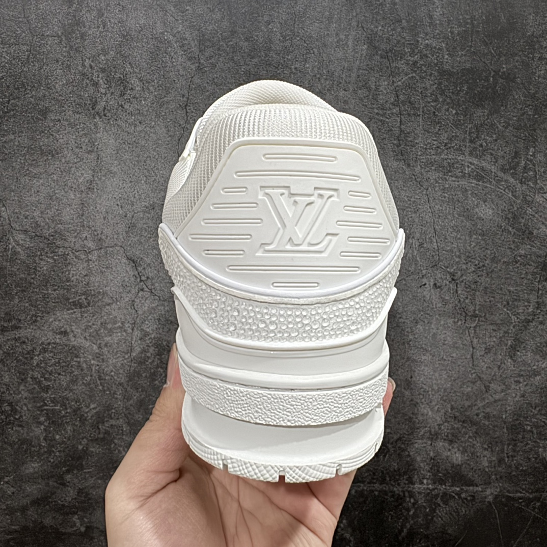 图片[4]-【广东纯原版本】Louis Vuitton Trainer lv时装走秀运动鞋 满钻款blingbling闪钻亮片n市场所有版本中综合最强的货品GD实力大厂出品  全网最全配色更新最快 最成熟的做工稳定的品控  完美鞋型超高的清洁度 零毛边线头瑕疵 全套原楦原纸版原鞋开模 全网最具灵魂的版型 正确原装黄色鞋盒 正确中底印花 鞋面印花3D高频深度立体 全鞋电脑针车 紧密相连 针距密度一致 环保乳胶注塑鞋垫 厚度脚感还原原版 皮面裁剪部位 统一油边封口工艺 原装橡胶大底含胶量大底组合零偏差 专柜全套包装 防尘袋 说明书 质保卡 男女鞋  尺码：35 36 37 38 39 40 41 42 43 44 45 编码：HH510550-鞋库