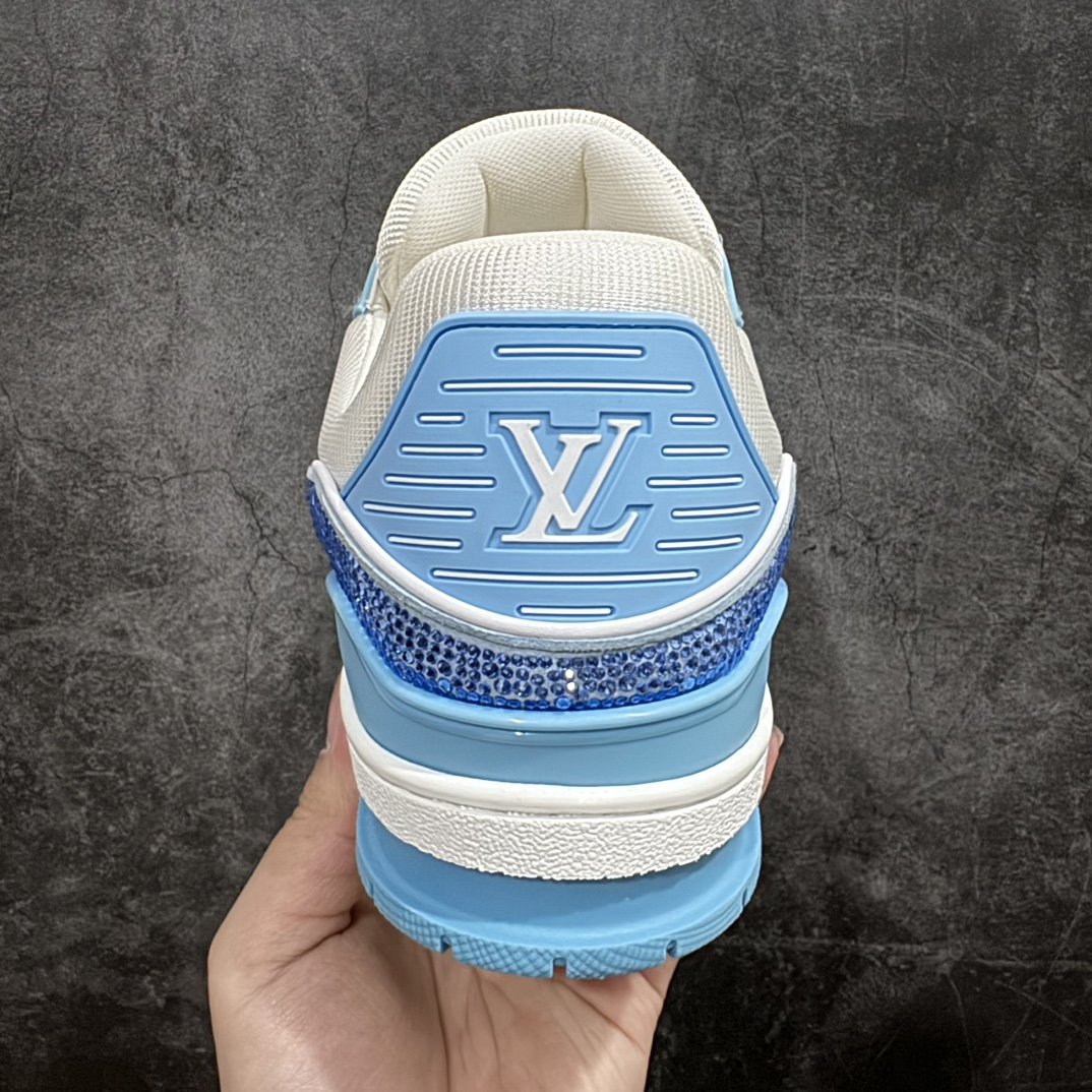 图片[4]-【广东纯原版本】Louis Vuitton Trainer lv时装走秀运动鞋 满钻款blingbling闪钻亮片n市场所有版本中综合最强的货品GD实力大厂出品  全网最全配色更新最快 最成熟的做工稳定的品控  完美鞋型超高的清洁度 零毛边线头瑕疵 全套原楦原纸版原鞋开模 全网最具灵魂的版型 正确原装黄色鞋盒 正确中底印花 鞋面印花3D高频深度立体 全鞋电脑针车 紧密相连 针距密度一致 环保乳胶注塑鞋垫 厚度脚感还原原版 皮面裁剪部位 统一油边封口工艺 原装橡胶大底含胶量大底组合零偏差 专柜全套包装 防尘袋 说明书 质保卡 男女鞋  尺码：35 36 37 38 39 40 41 42 43 44 45 编码：HH510550-鞋库