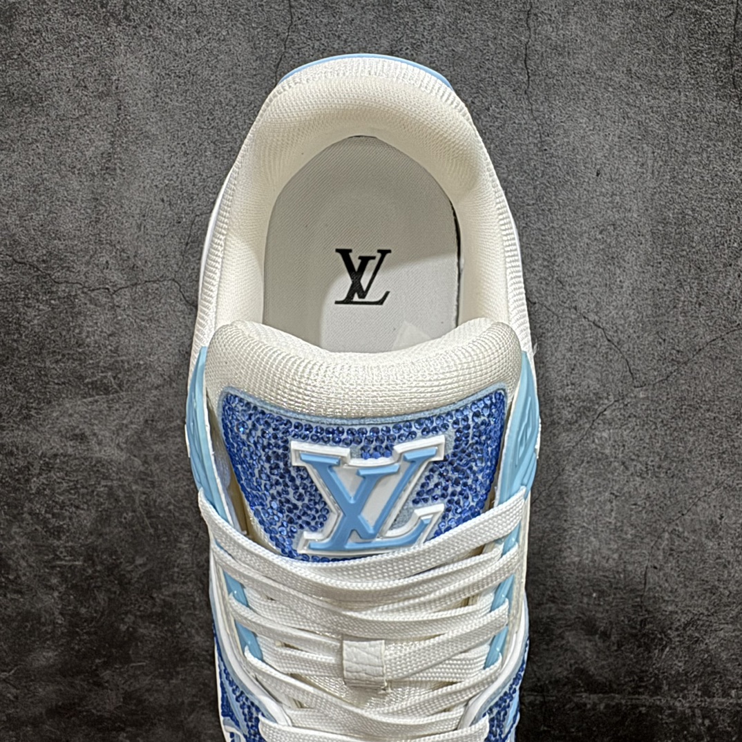 图片[8]-【广东纯原版本】Louis Vuitton Trainer lv时装走秀运动鞋 满钻款blingbling闪钻亮片n市场所有版本中综合最强的货品GD实力大厂出品  全网最全配色更新最快 最成熟的做工稳定的品控  完美鞋型超高的清洁度 零毛边线头瑕疵 全套原楦原纸版原鞋开模 全网最具灵魂的版型 正确原装黄色鞋盒 正确中底印花 鞋面印花3D高频深度立体 全鞋电脑针车 紧密相连 针距密度一致 环保乳胶注塑鞋垫 厚度脚感还原原版 皮面裁剪部位 统一油边封口工艺 原装橡胶大底含胶量大底组合零偏差 专柜全套包装 防尘袋 说明书 质保卡 男女鞋  尺码：35 36 37 38 39 40 41 42 43 44 45 编码：HH510550-鞋库