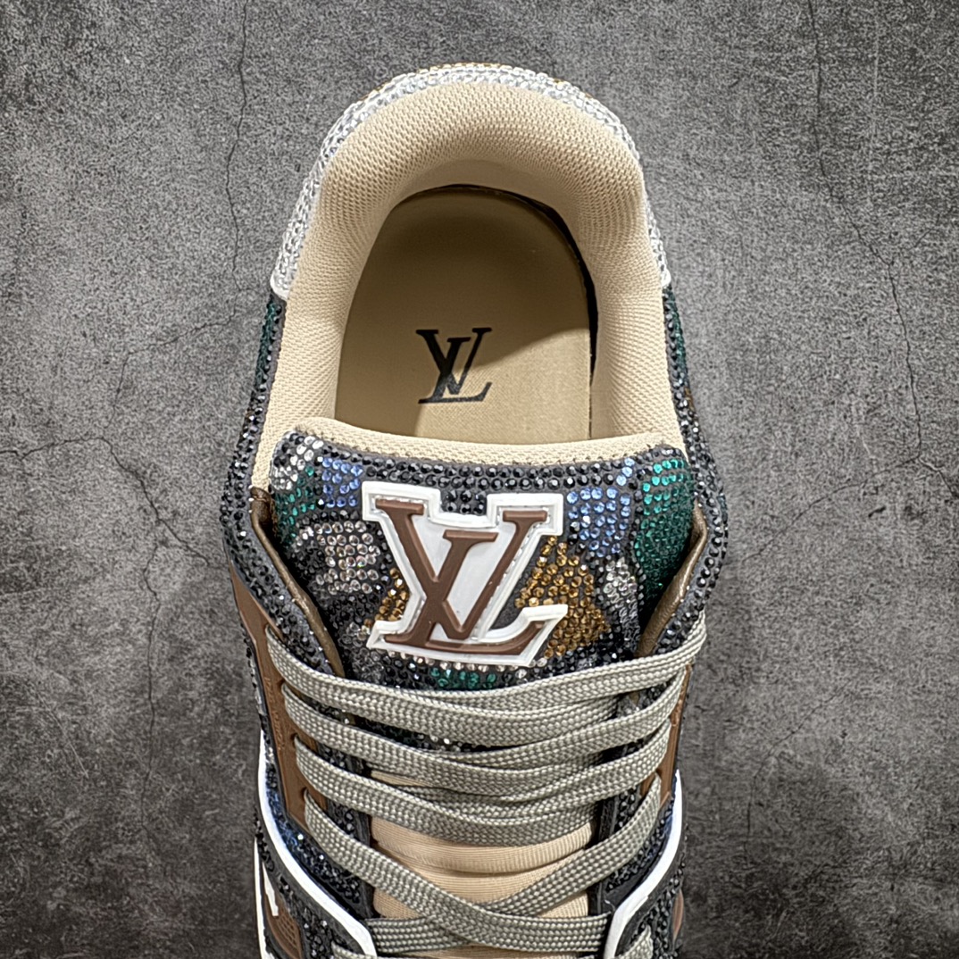 图片[7]-【广东纯原版本】Louis Vuitton Trainer lv时装走秀运动鞋 满钻款blingbling闪钻亮片n市场所有版本中综合最强的货品GD实力大厂出品  全网最全配色更新最快 最成熟的做工稳定的品控  完美鞋型超高的清洁度 零毛边线头瑕疵 全套原楦原纸版原鞋开模 全网最具灵魂的版型 正确原装黄色鞋盒 正确中底印花 鞋面印花3D高频深度立体 全鞋电脑针车 紧密相连 针距密度一致 环保乳胶注塑鞋垫 厚度脚感还原原版 皮面裁剪部位 统一油边封口工艺 原装橡胶大底含胶量大底组合零偏差 专柜全套包装 防尘袋 说明书 质保卡 男女鞋  尺码：35 36 37 38 39 40 41 42 43 44 45 编码：HH510550-鞋库