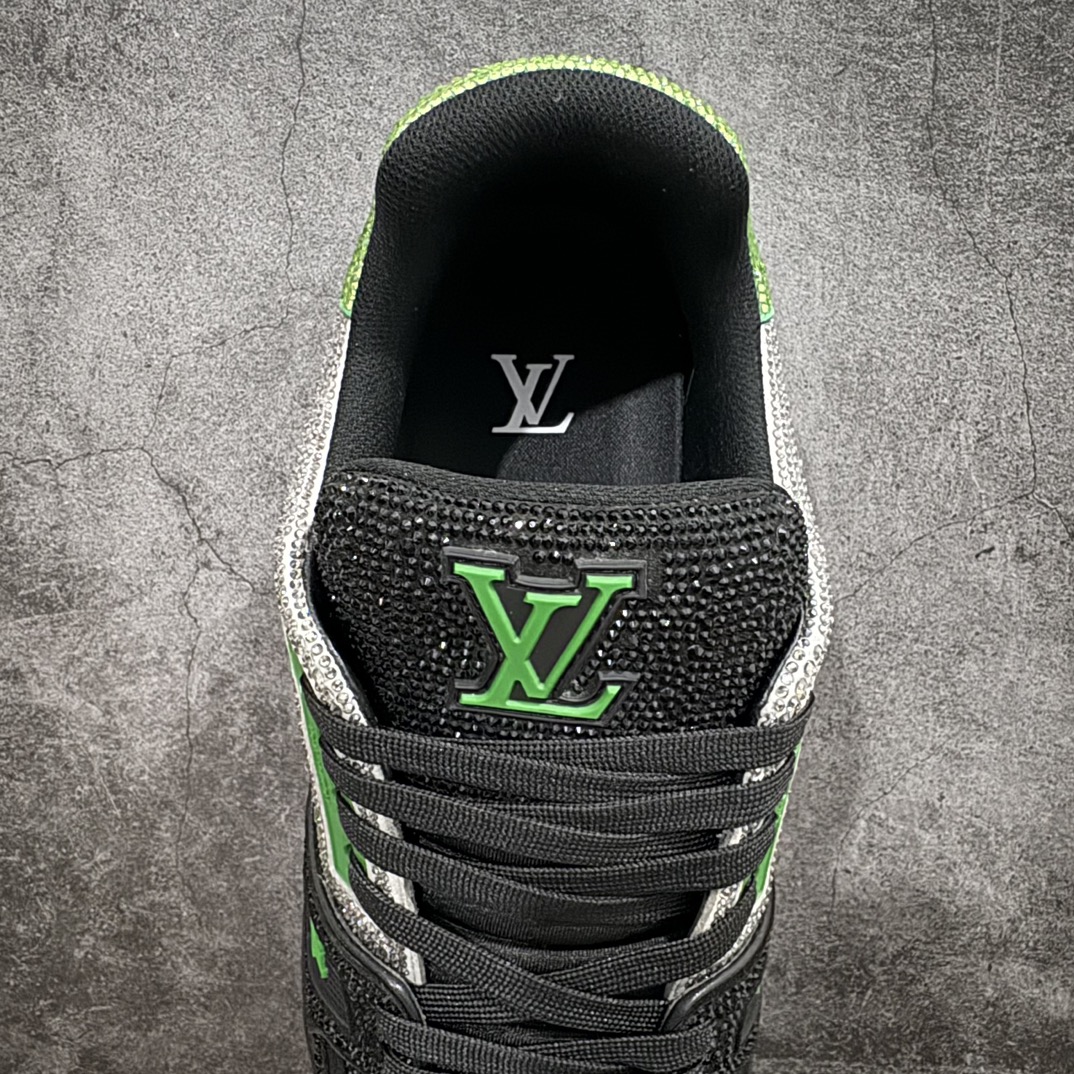 图片[8]-【广东纯原版本】Louis Vuitton Trainer lv时装走秀运动鞋 满钻款blingbling闪钻亮片n市场所有版本中综合最强的货品GD实力大厂出品  全网最全配色更新最快 最成熟的做工稳定的品控  完美鞋型超高的清洁度 零毛边线头瑕疵 全套原楦原纸版原鞋开模 全网最具灵魂的版型 正确原装黄色鞋盒 正确中底印花 鞋面印花3D高频深度立体 全鞋电脑针车 紧密相连 针距密度一致 环保乳胶注塑鞋垫 厚度脚感还原原版 皮面裁剪部位 统一油边封口工艺 原装橡胶大底含胶量大底组合零偏差 专柜全套包装 防尘袋 说明书 质保卡 男女鞋  尺码：35 36 37 38 39 40 41 42 43 44 45 编码：HH510550-鞋库