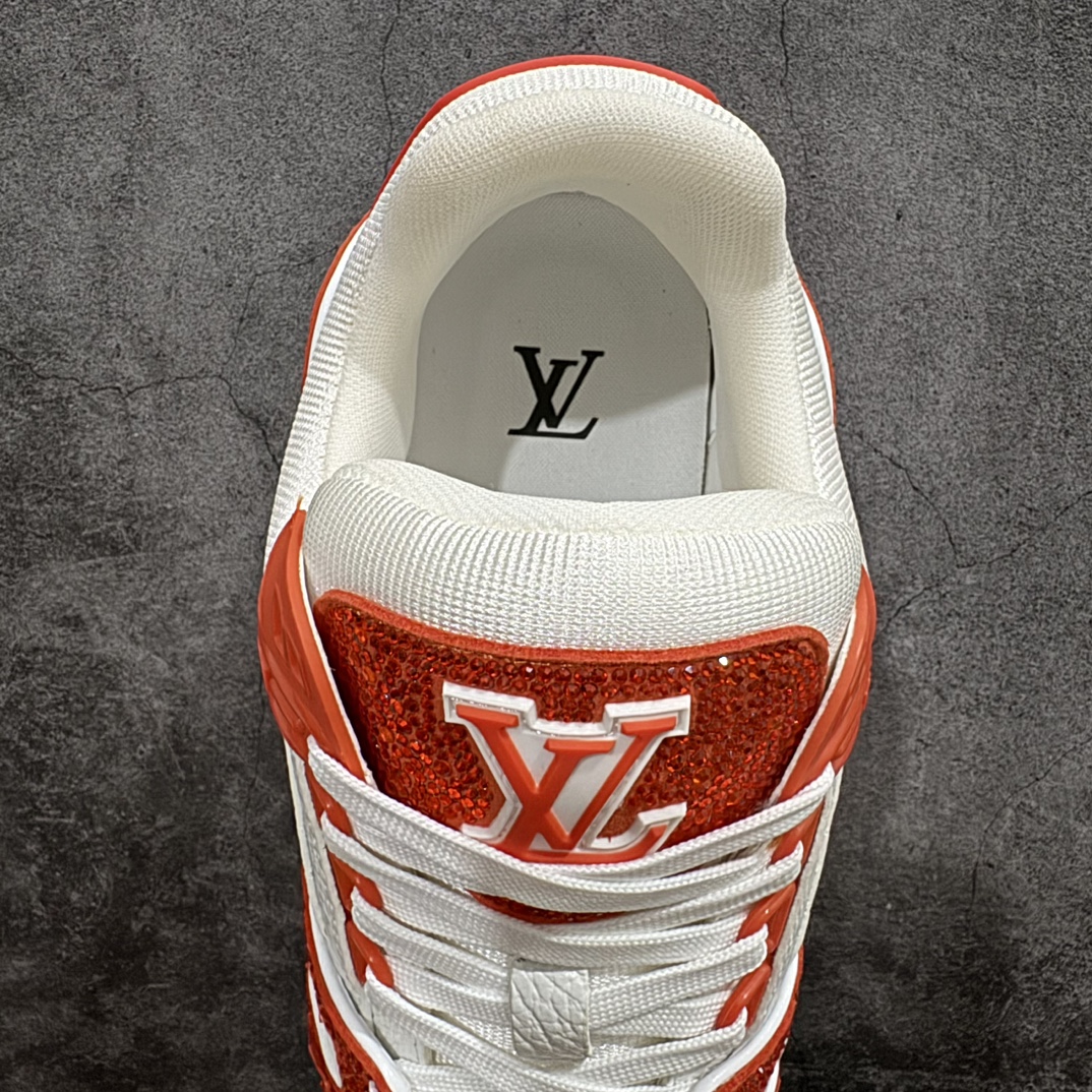 图片[8]-【广东纯原版本】Louis Vuitton Trainer lv时装走秀运动鞋 满钻款blingbling闪钻亮片n市场所有版本中综合最强的货品GD实力大厂出品  全网最全配色更新最快 最成熟的做工稳定的品控  完美鞋型超高的清洁度 零毛边线头瑕疵 全套原楦原纸版原鞋开模 全网最具灵魂的版型 正确原装黄色鞋盒 正确中底印花 鞋面印花3D高频深度立体 全鞋电脑针车 紧密相连 针距密度一致 环保乳胶注塑鞋垫 厚度脚感还原原版 皮面裁剪部位 统一油边封口工艺 原装橡胶大底含胶量大底组合零偏差 专柜全套包装 防尘袋 说明书 质保卡 男女鞋  尺码：35 36 37 38 39 40 41 42 43 44 45 编码：HH510550-鞋库