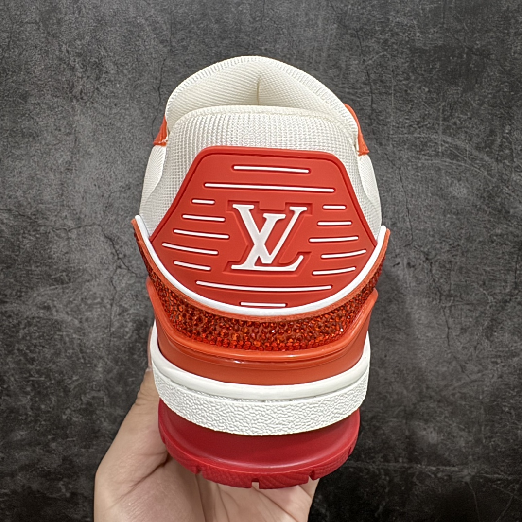 图片[4]-【广东纯原版本】Louis Vuitton Trainer lv时装走秀运动鞋 满钻款blingbling闪钻亮片n市场所有版本中综合最强的货品GD实力大厂出品  全网最全配色更新最快 最成熟的做工稳定的品控  完美鞋型超高的清洁度 零毛边线头瑕疵 全套原楦原纸版原鞋开模 全网最具灵魂的版型 正确原装黄色鞋盒 正确中底印花 鞋面印花3D高频深度立体 全鞋电脑针车 紧密相连 针距密度一致 环保乳胶注塑鞋垫 厚度脚感还原原版 皮面裁剪部位 统一油边封口工艺 原装橡胶大底含胶量大底组合零偏差 专柜全套包装 防尘袋 说明书 质保卡 男女鞋  尺码：35 36 37 38 39 40 41 42 43 44 45 编码：HH510550-鞋库