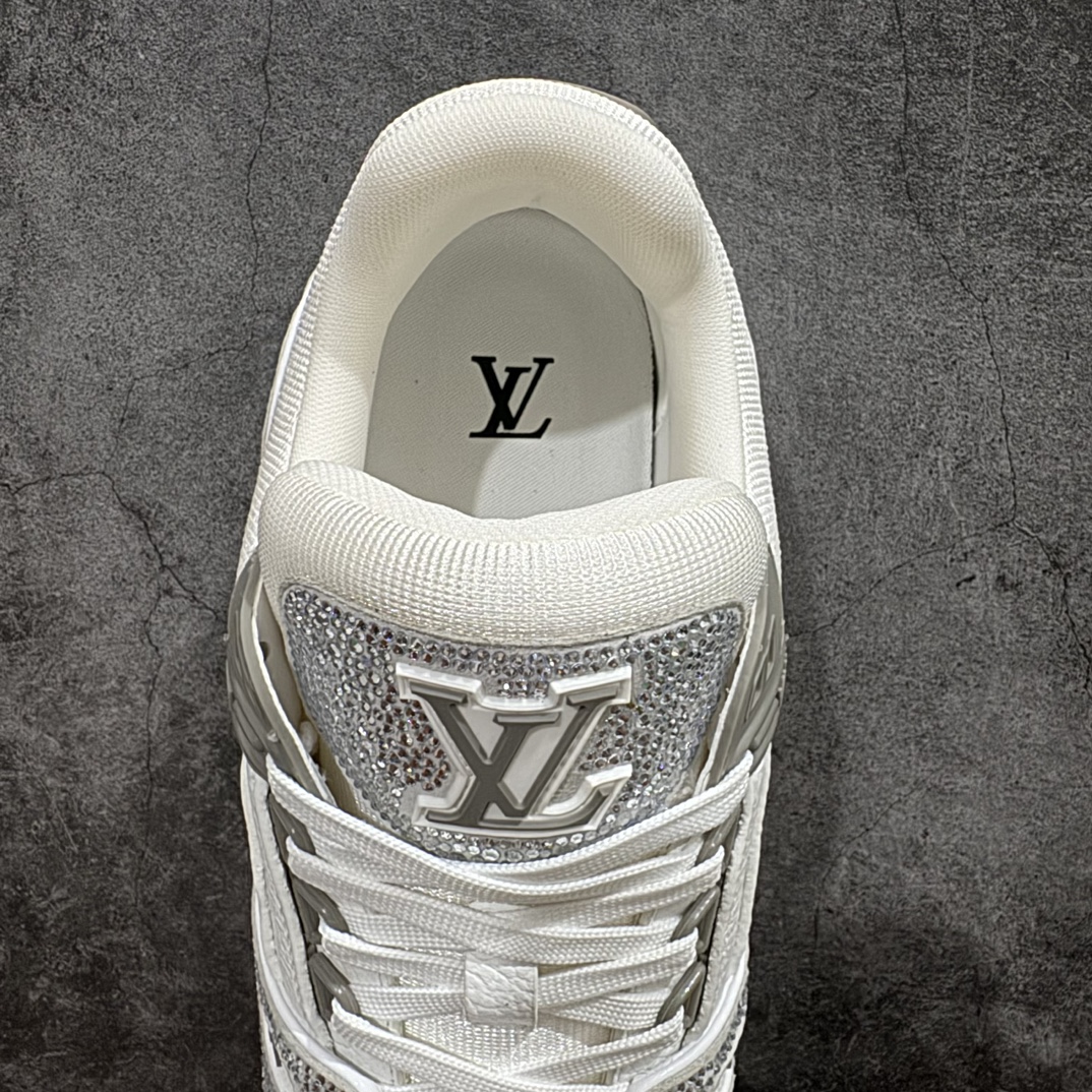 图片[8]-【广东纯原版本】Louis Vuitton Trainer lv时装走秀运动鞋 满钻款blingbling闪钻亮片n市场所有版本中综合最强的货品GD实力大厂出品  全网最全配色更新最快 最成熟的做工稳定的品控  完美鞋型超高的清洁度 零毛边线头瑕疵 全套原楦原纸版原鞋开模 全网最具灵魂的版型 正确原装黄色鞋盒 正确中底印花 鞋面印花3D高频深度立体 全鞋电脑针车 紧密相连 针距密度一致 环保乳胶注塑鞋垫 厚度脚感还原原版 皮面裁剪部位 统一油边封口工艺 原装橡胶大底含胶量大底组合零偏差 专柜全套包装 防尘袋 说明书 质保卡 男女鞋  尺码：35 36 37 38 39 40 41 42 43 44 45 编码：HH510550-鞋库