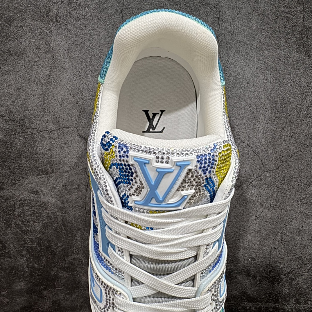 图片[8]-【广东纯原版本】Louis Vuitton Trainer lv时装走秀运动鞋 满钻款blingbling闪钻亮片n市场所有版本中综合最强的货品GD实力大厂出品  全网最全配色更新最快 最成熟的做工稳定的品控  完美鞋型超高的清洁度 零毛边线头瑕疵 全套原楦原纸版原鞋开模 全网最具灵魂的版型 正确原装黄色鞋盒 正确中底印花 鞋面印花3D高频深度立体 全鞋电脑针车 紧密相连 针距密度一致 环保乳胶注塑鞋垫 厚度脚感还原原版 皮面裁剪部位 统一油边封口工艺 原装橡胶大底含胶量大底组合零偏差 专柜全套包装 防尘袋 说明书 质保卡 男女鞋  尺码：35 36 37 38 39 40 41 42 43 44 45 编码：HH510550-鞋库