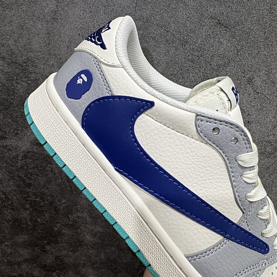 图片[7]-【定制版】Fragment x Travis Scott x 猿人头nAir Jordan 1 Low 三方联名倒钩原盒出货 全新的三方联名低帮倒钩鞋面延续了黑脚趾设计，整双鞋以全荔枝皮打造，腰身搭配白色「倒勾」，再点缀上Travis Scott 标志性的Logo，后跟处以藤原浩最拿手的蓝色为主色调，完善极具Fragment Design的白蓝黑设计风格，左右脚分别以Travis Scott鬼脸和乔丹飞翼加以修饰，彰显出三方联名的奢华格调。 官方货号：LJ5188 021 Size：36 36.5 37.5 38 38.5 39 40 40.5 41 42 42.5 43 44 44.5 45  编码：HXS320340n-鞋库