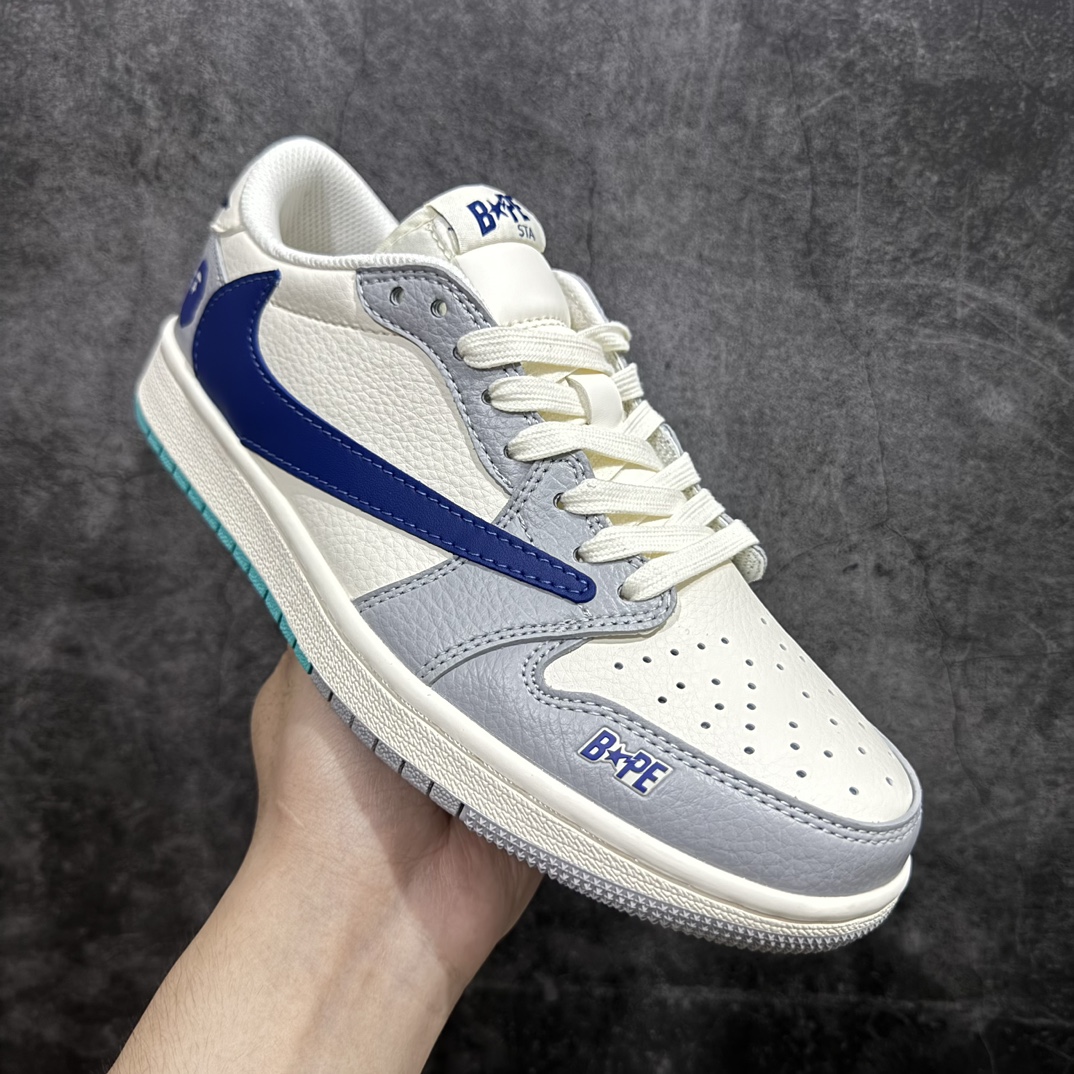 图片[3]-【定制版】Fragment x Travis Scott x 猿人头nAir Jordan 1 Low 三方联名倒钩原盒出货 全新的三方联名低帮倒钩鞋面延续了黑脚趾设计，整双鞋以全荔枝皮打造，腰身搭配白色「倒勾」，再点缀上Travis Scott 标志性的Logo，后跟处以藤原浩最拿手的蓝色为主色调，完善极具Fragment Design的白蓝黑设计风格，左右脚分别以Travis Scott鬼脸和乔丹飞翼加以修饰，彰显出三方联名的奢华格调。 官方货号：LJ5188 021 Size：36 36.5 37.5 38 38.5 39 40 40.5 41 42 42.5 43 44 44.5 45  编码：HXS320340n-鞋库