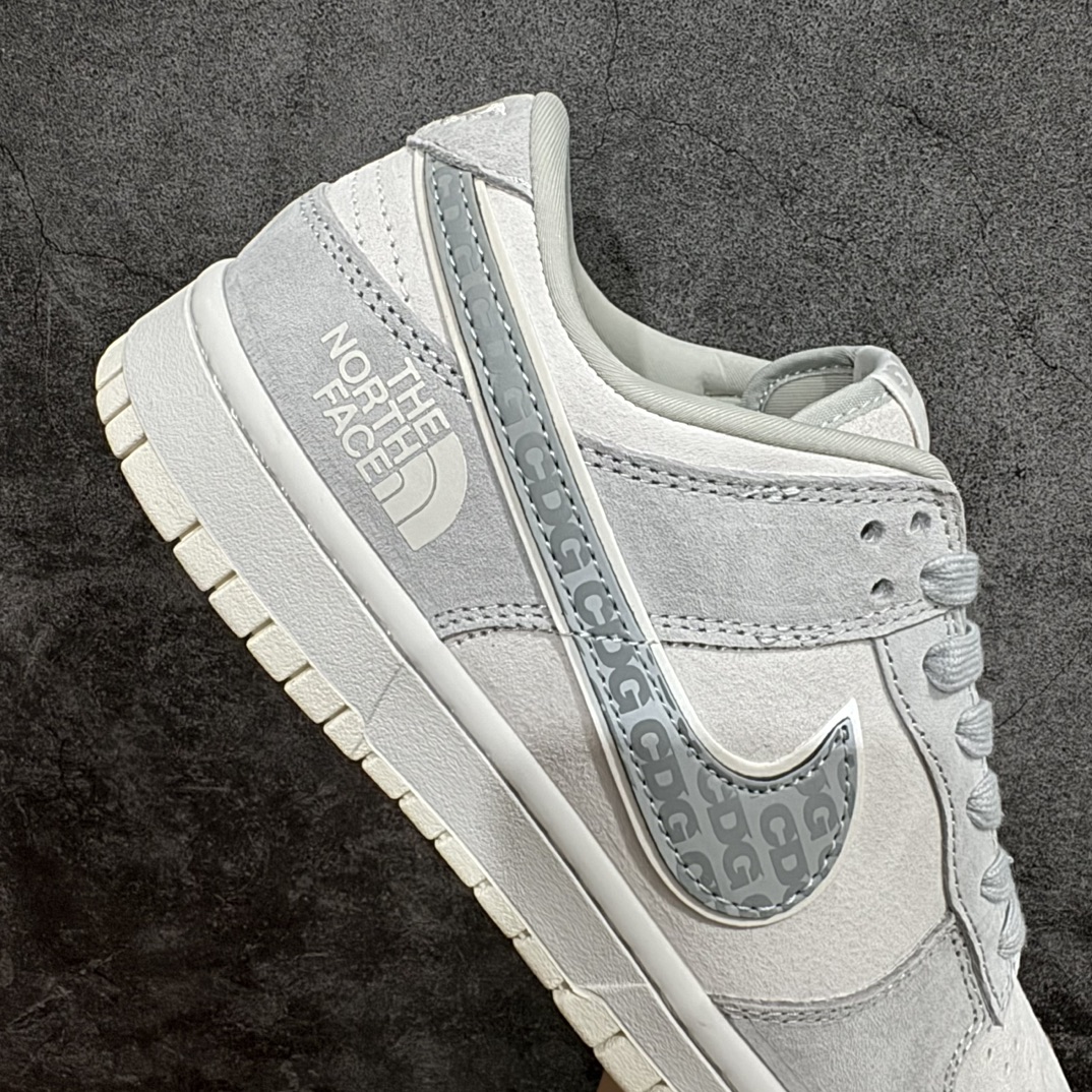 图片[7]-【定制版】Nike SB Dunk Low x CDG x The North Face 翻毛灰小钩n纯原大厂出品 极力推荐👏n原装头层材料 独家版型蒸餾加工n帶來的是更好的视觉和脚感体验n大厂纯原品质出货 清洁度 电绣工艺皮料切割干净无任何毛边 细节完美 官方货号：DQ1098 399 尺码：36 36.5 37.5 38 38.5 39 40 40.5 41 42 42.5 43 44 44.5 45 编码：HXS340360-鞋库