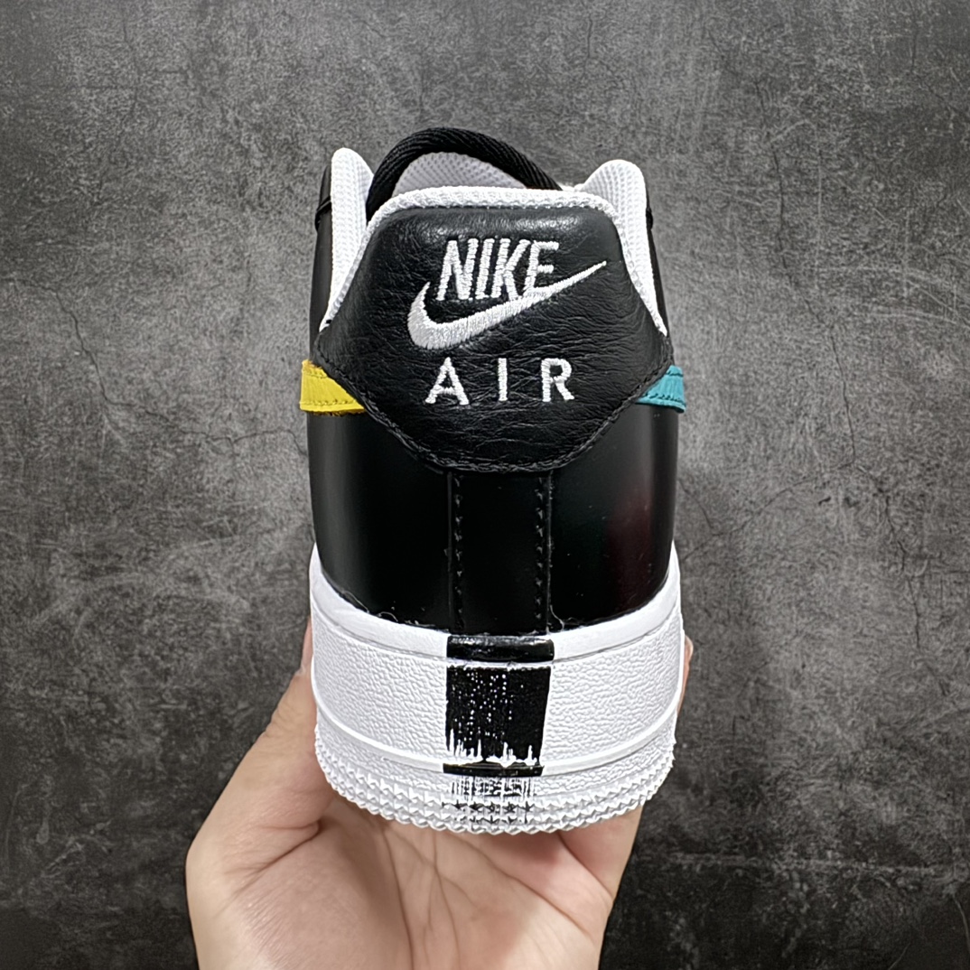 图片[4]-【公司级】PEACEMINUSONE x Nike Air Force 1 07 Low\”Para-Noise 3.0\”空军权志龙系列低帮经典百搭休闲运动板鞋“做旧黑彩色钩子小雏菊3.0”AQ3692-004n男女鞋真标半码制n原楦原纸版开发版型n采用硬质涂层处理皮革鞋面材质n内置全掌Air Sole气垫。外置防滑耐磨橡胶大底❗nn重磅!「权志龙 x 耐克AF1」新联名3.0计划来了！携手G-Dragon权志龙个人品牌🌼PEACEMINUSONE x Nike Air Force 1 PARANOISE 3.0新一轮发售由G-Dragon主导的PEACEMINUSONE x Nike Air Force 1 Paranoise 3.0，全鞋采用黑色皮革制成，该鞋经过磨损便会露出 G-Dragon的艺术创作；两侧Swoosh Logo分别以“New Emerald”搭配“Pink”、“Yellow”呼应“Blue”2种配色呈现，鞋舌上绣有雏菊图案，配上厚实的鞋带、饰有涂鸦刷痕的仿旧中底，以及制别针。 尺码：36 36.5 37.5 38 39 40 40.5 41 42 42.5 43 44 44.5 45 编码：LF290300-鞋库