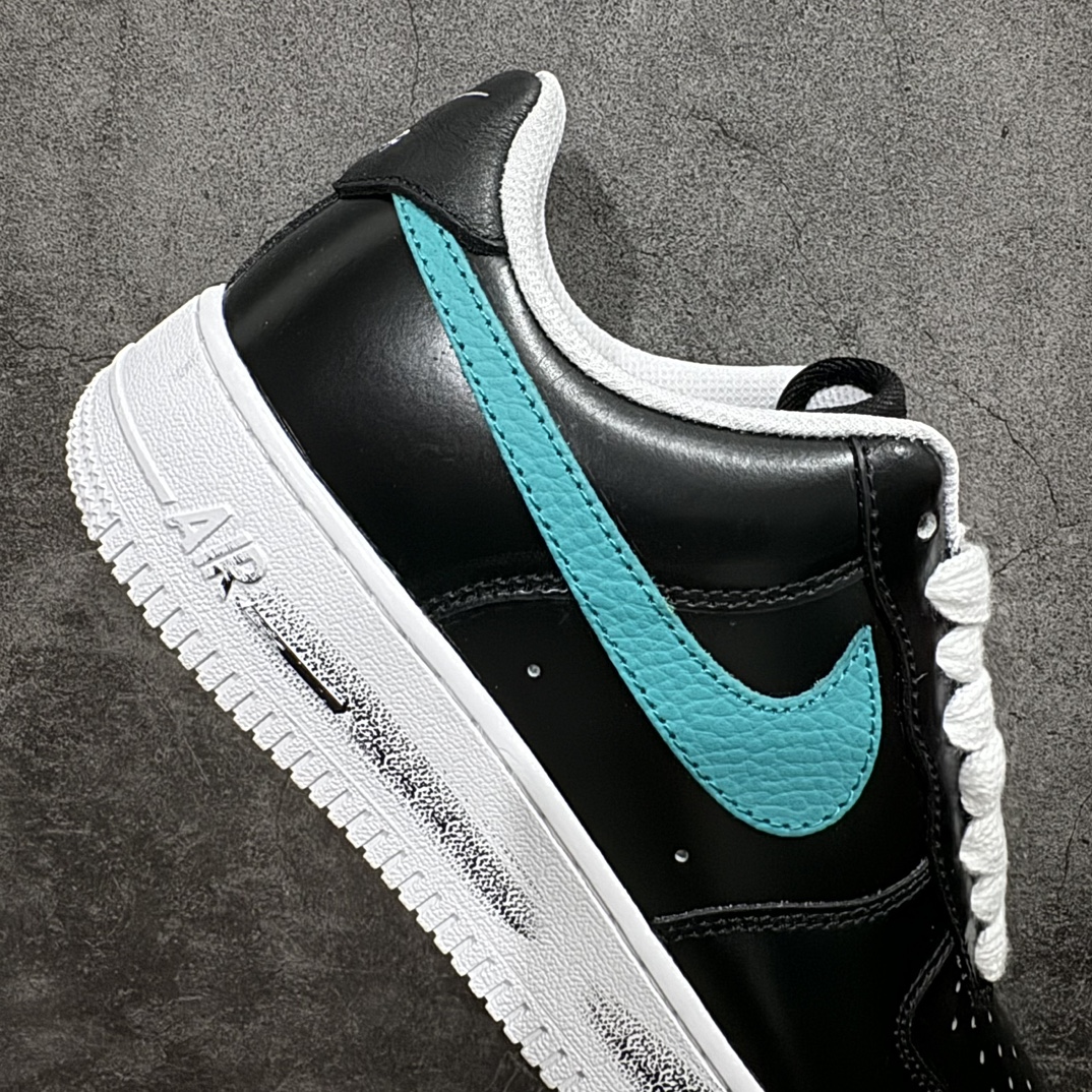 图片[7]-【公司级】PEACEMINUSONE x Nike Air Force 1 07 Low\”Para-Noise 3.0\”空军权志龙系列低帮经典百搭休闲运动板鞋“做旧黑彩色钩子小雏菊3.0”AQ3692-004n男女鞋真标半码制n原楦原纸版开发版型n采用硬质涂层处理皮革鞋面材质n内置全掌Air Sole气垫。外置防滑耐磨橡胶大底❗nn重磅!「权志龙 x 耐克AF1」新联名3.0计划来了！携手G-Dragon权志龙个人品牌🌼PEACEMINUSONE x Nike Air Force 1 PARANOISE 3.0新一轮发售由G-Dragon主导的PEACEMINUSONE x Nike Air Force 1 Paranoise 3.0，全鞋采用黑色皮革制成，该鞋经过磨损便会露出 G-Dragon的艺术创作；两侧Swoosh Logo分别以“New Emerald”搭配“Pink”、“Yellow”呼应“Blue”2种配色呈现，鞋舌上绣有雏菊图案，配上厚实的鞋带、饰有涂鸦刷痕的仿旧中底，以及制别针。 尺码：36 36.5 37.5 38 39 40 40.5 41 42 42.5 43 44 44.5 45 编码：LF290300-鞋库