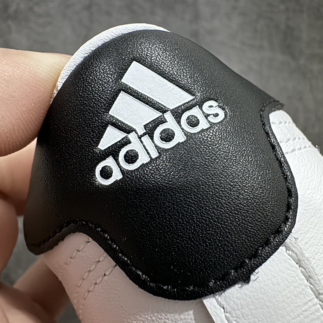 图片[2]-【渠道纯原版】Adidas Taekwondo 德训鞋 白黑配色 n全网独家头层纳帕皮版本n市售最高版 区分市面普通货n皮料 鞋型 中底 针车走线全部拉满配置 💪🏻nJennie🇰🇷同款 小红书🍠大爆款nadidas Originals薄底鞋家族 从专业赛场到时尚前沿 开启多元运动美学新篇章 𝙏𝘼𝙀𝙆𝙒𝙊𝙉𝘿𝙊 演绎穿搭的“绝佳利器”深受武术历史影响的简约套入式设计 力求致敬00年代初的风尚 皮质鞋面，柔软高级 搭配经典3D鞋头缝线设计一脚蹬设计穿脱自如 低平橡胶外底助你扎实踩地从容迈步 为小众运动注入现代年轻化审美 鲜明黑白，复古极简 货号 JQ4774 尺码：35 36 36.5 37 38 38.5 39 40 40.5 41 42 42.5 43 44 44.5 45 编码：NM260280-鞋库